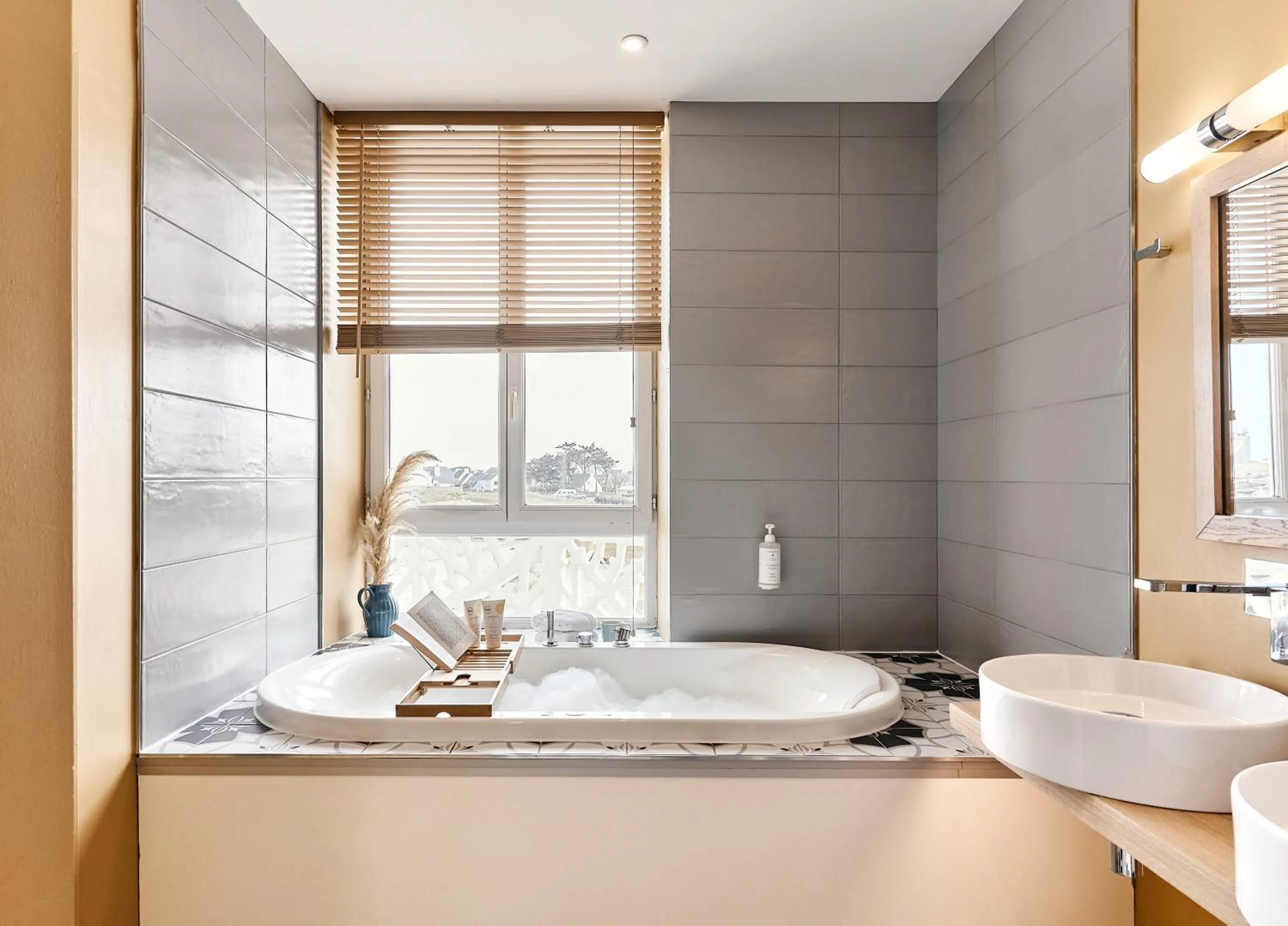 Bathroom in Hôtel de la Mer & Spa