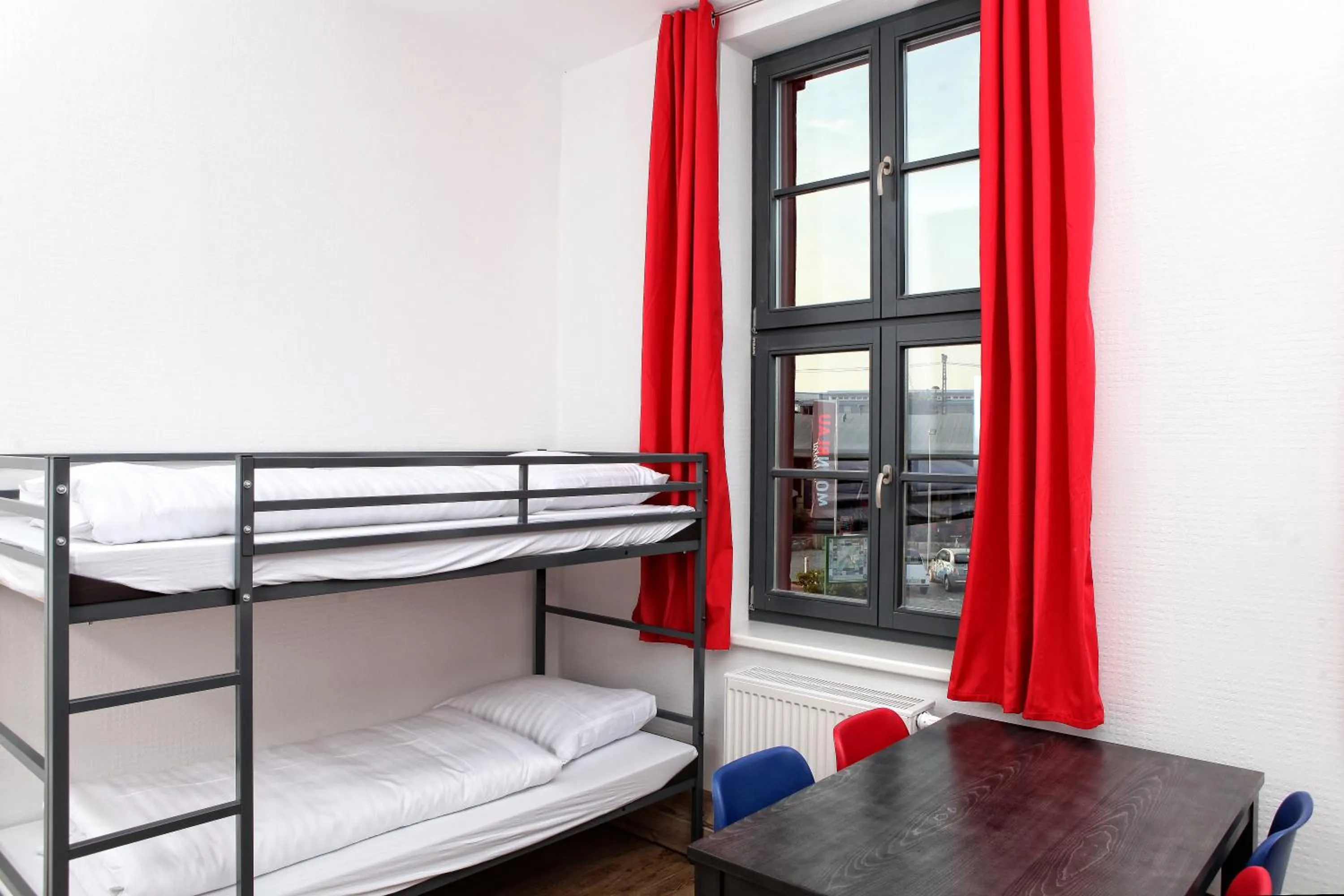 Twin Room with Shower in Hostel am GÜTERBAHNHOF