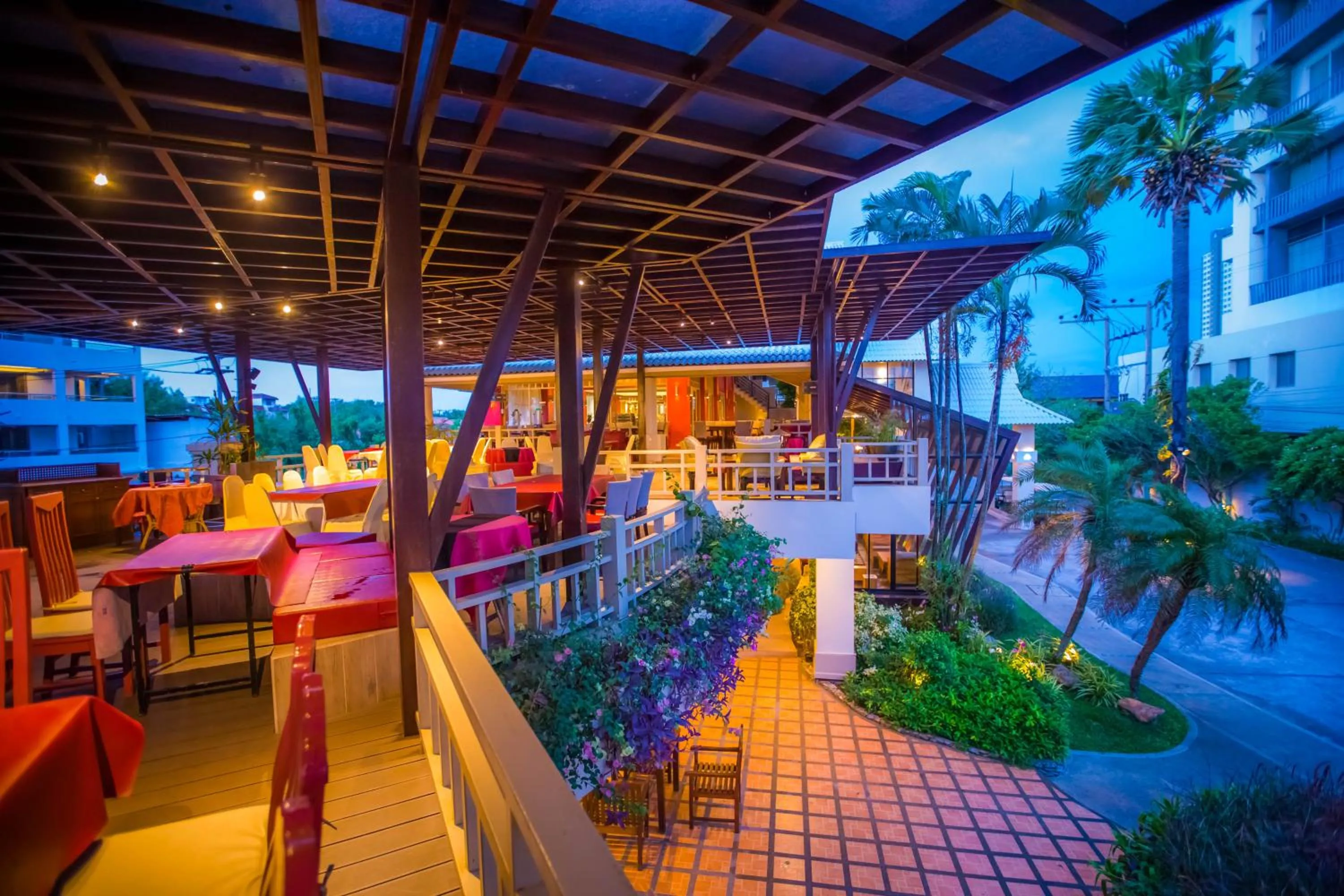 Restaurant/places to eat in Natural Park Resort Pattaya