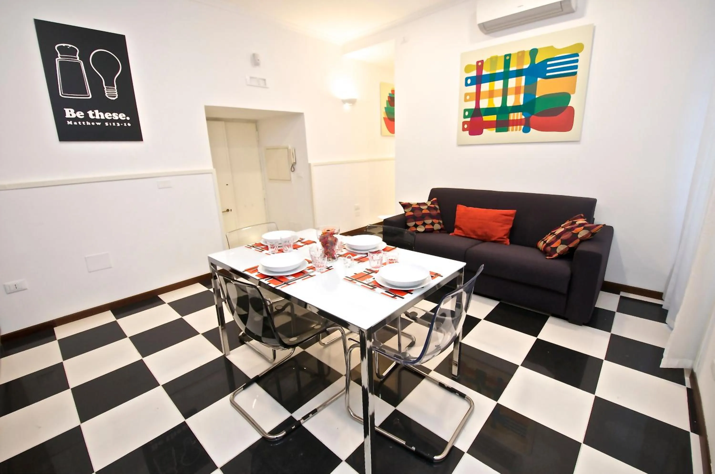 Dining area in Flaminio Butterfly House