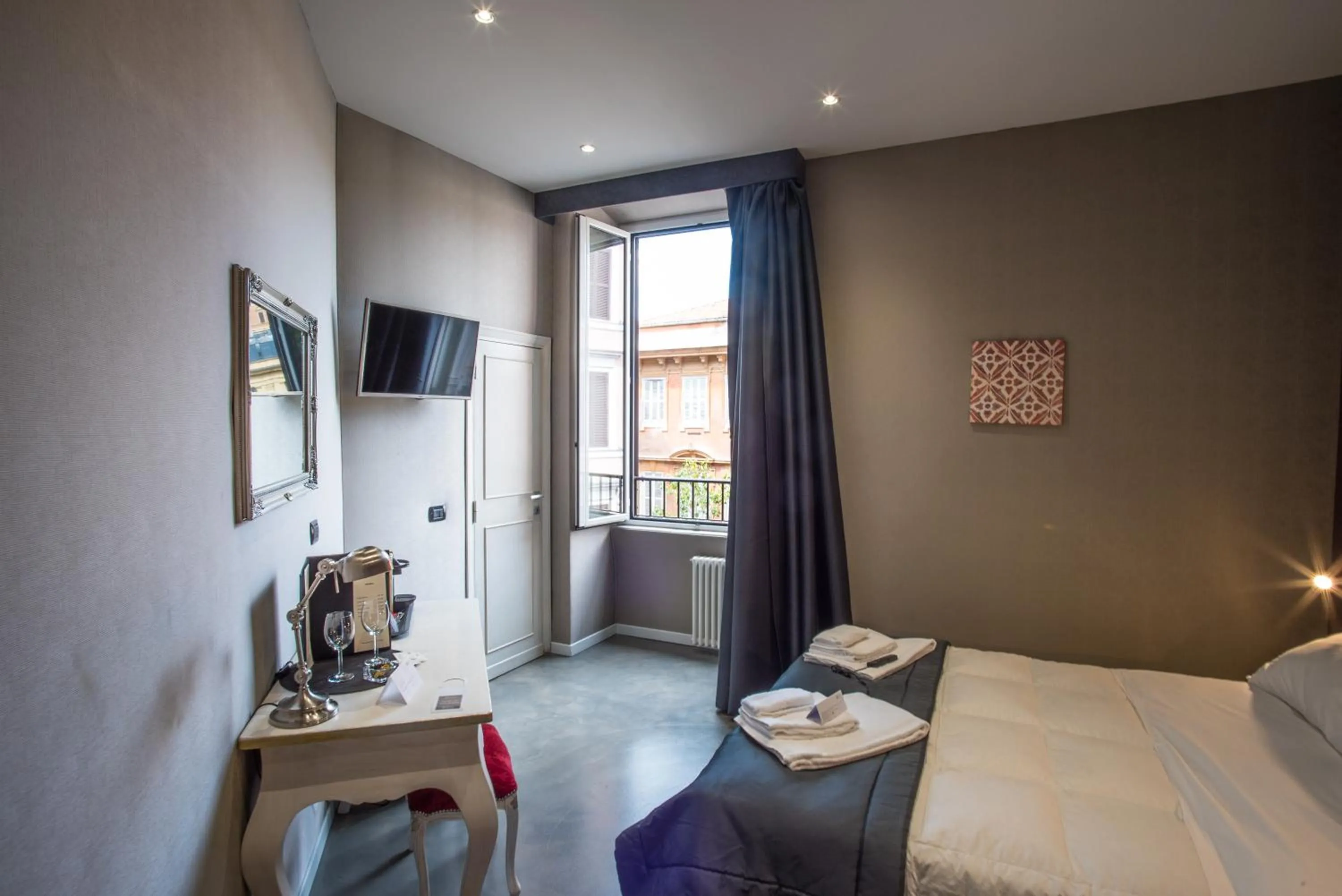 Photo of the whole room, Bed in Roma 2B