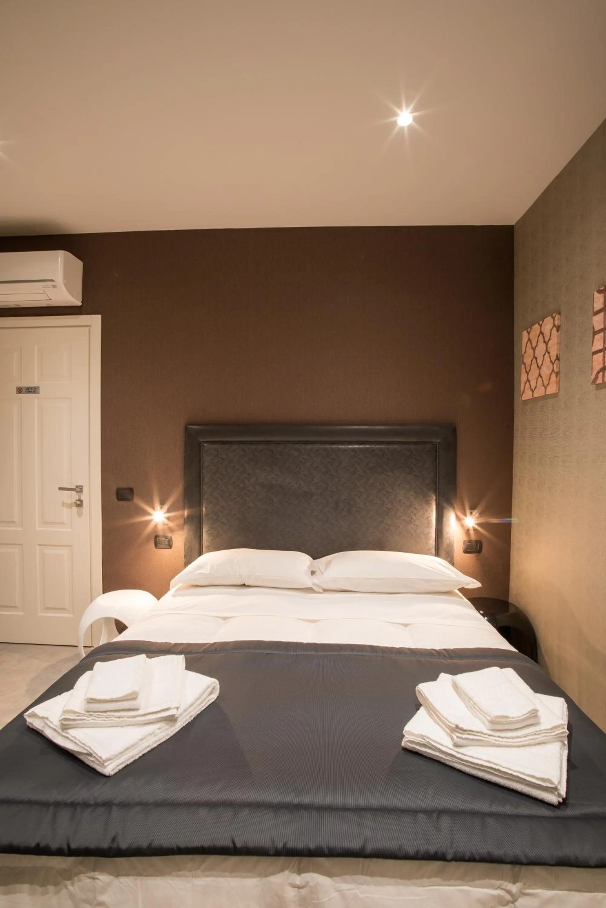 Photo of the whole room, Bed in Roma 2B