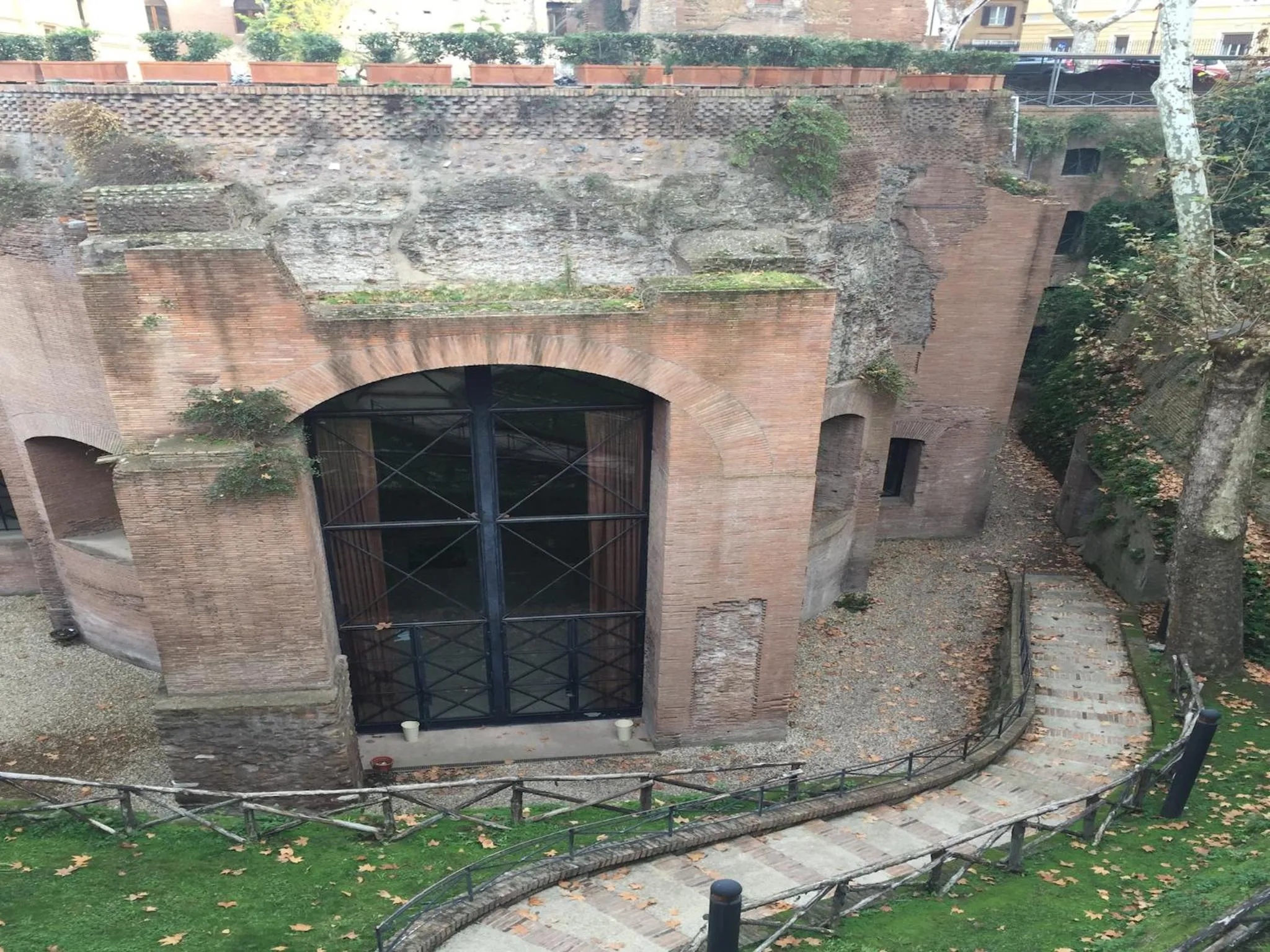 Nearby landmark in Roma 2B