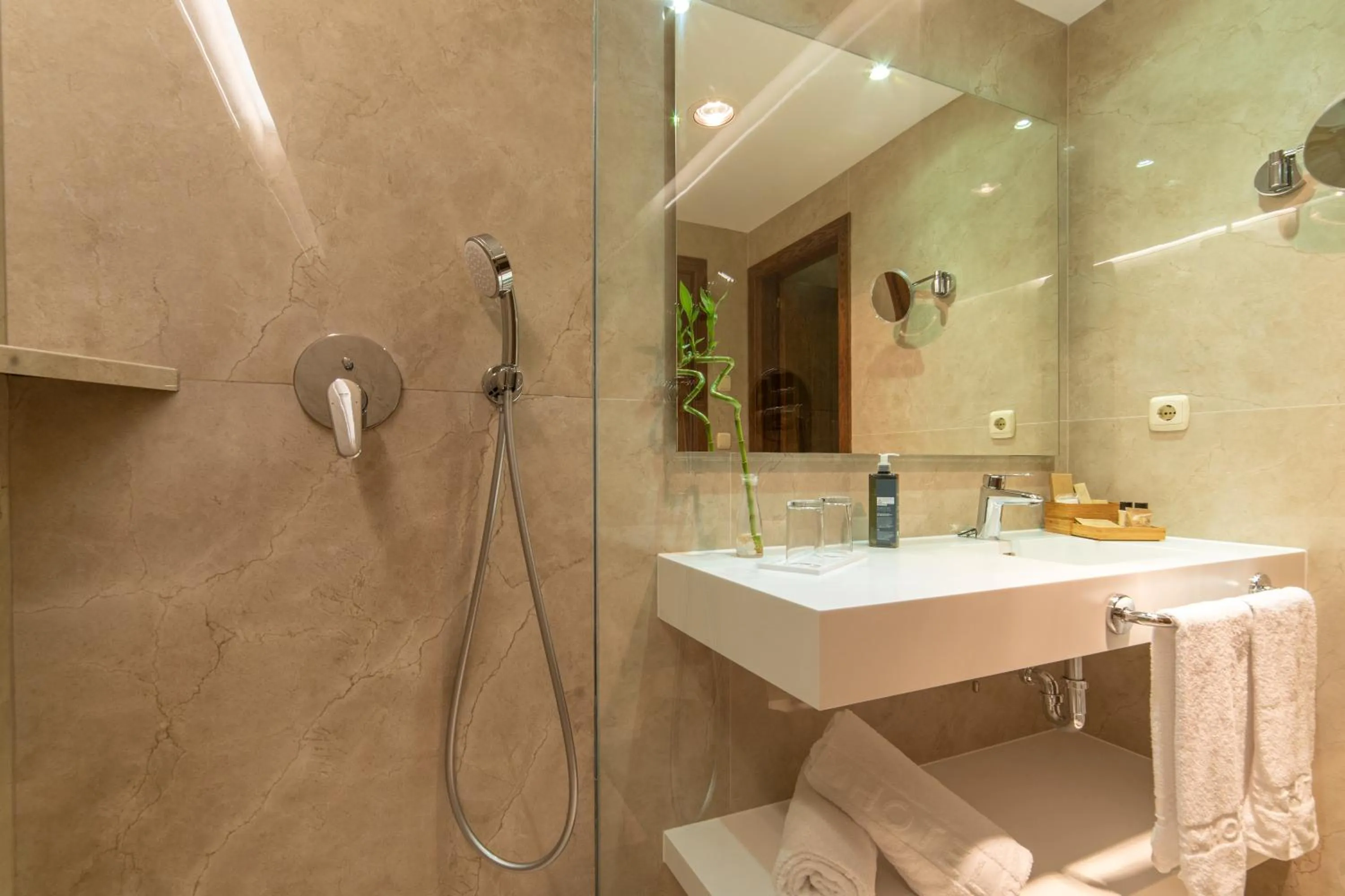 Shower in CM Mallorca Palace - Only Adults