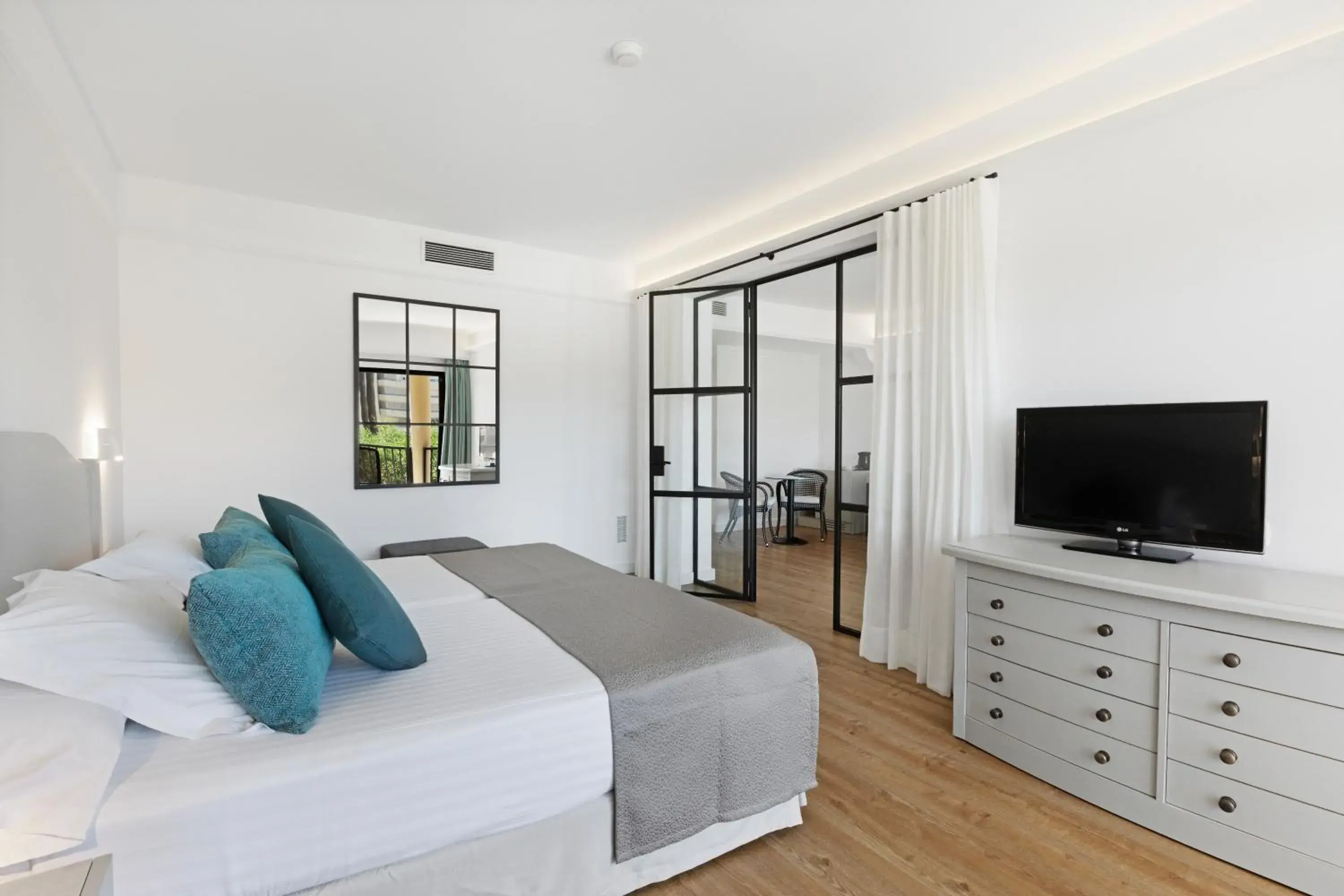 Photo of the whole room, Bed in CM Mallorca Palace - Only Adults Photo of the whole room, Bed in CM Mallorca Palace - Only Adults