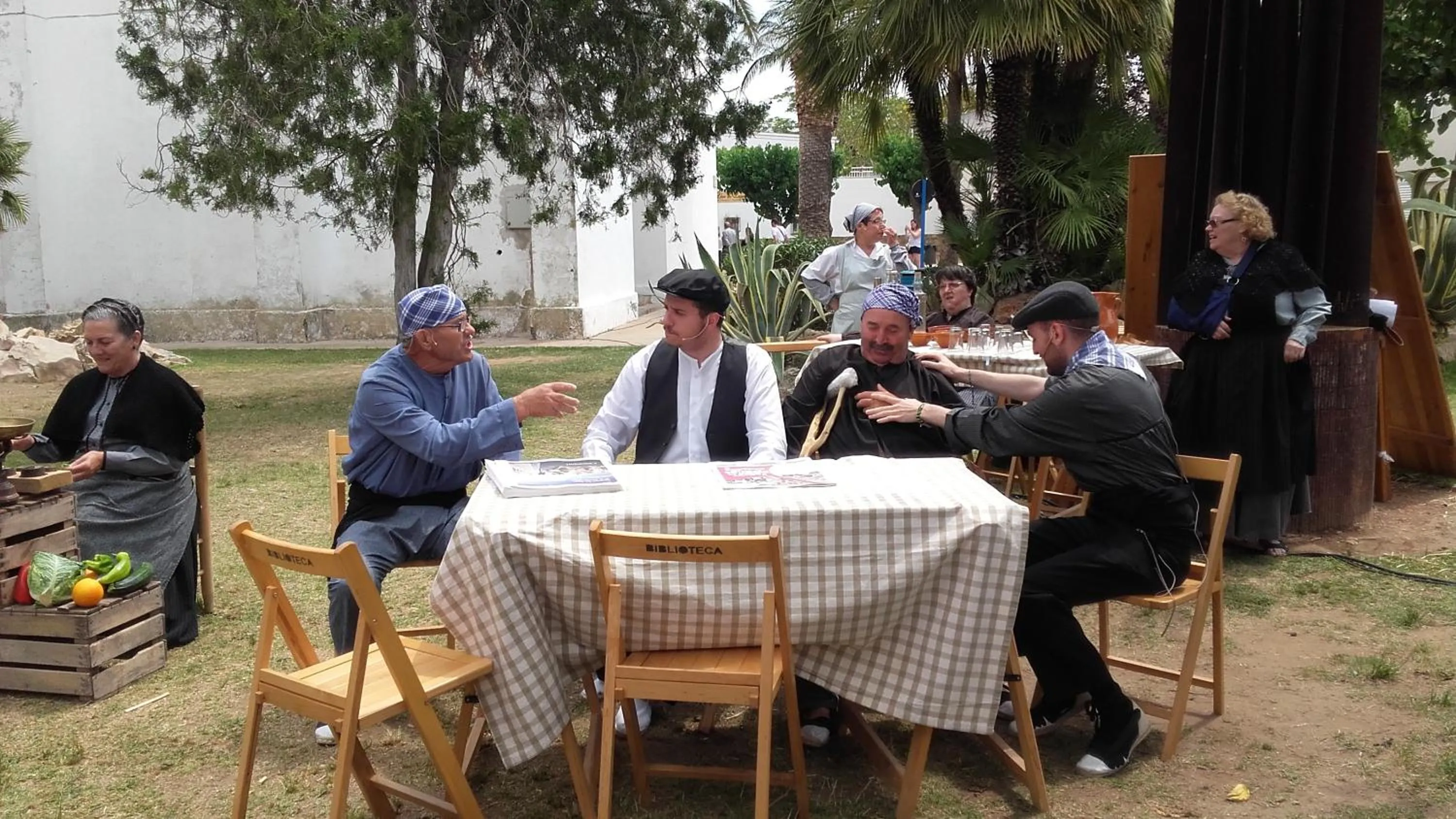 group of guests in La Llar de Laura