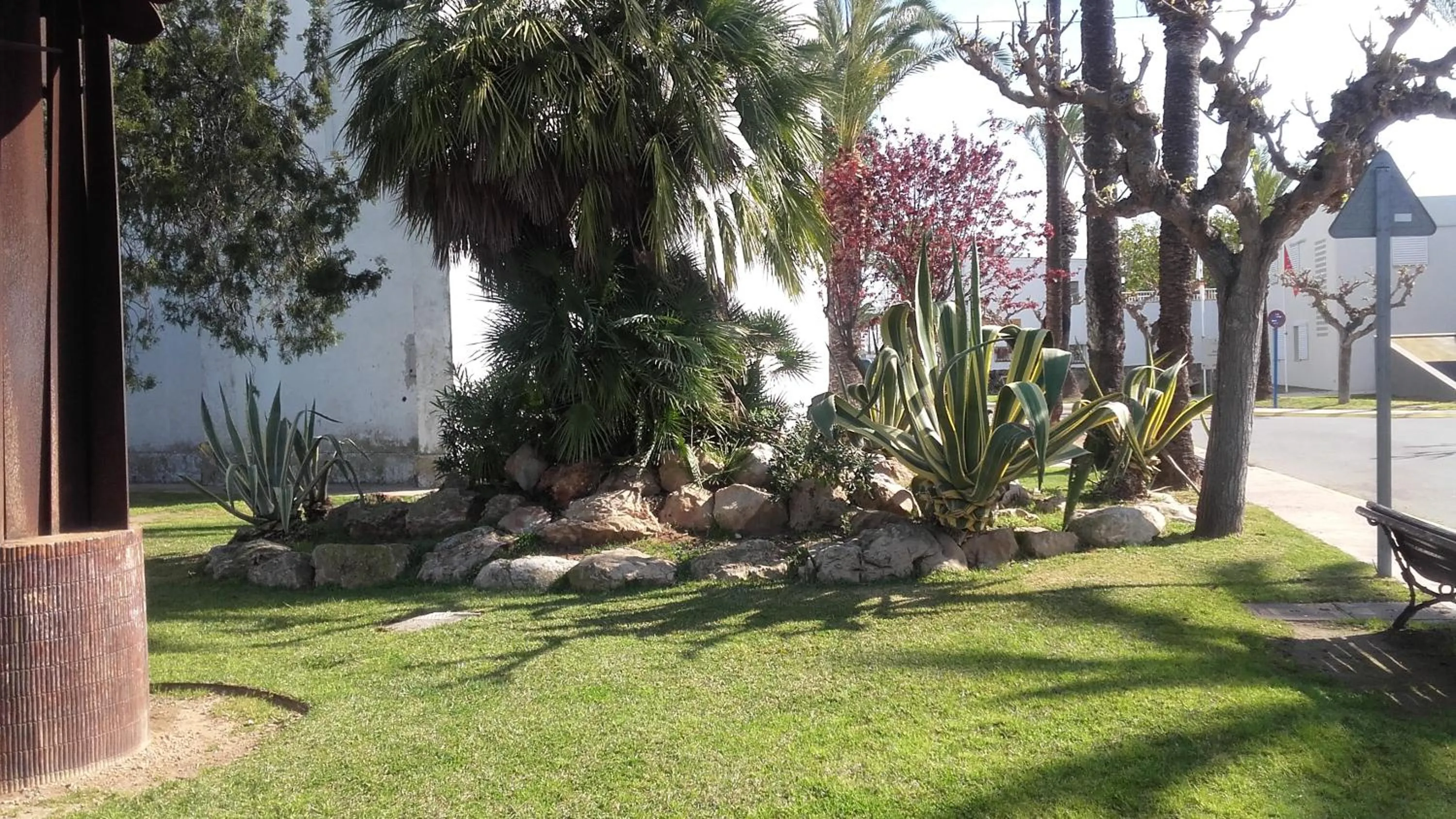 Garden view in La Llar de Laura