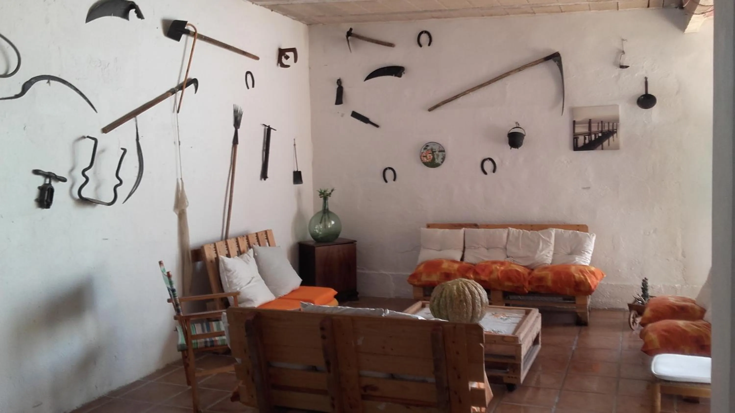 Seating area in La Llar de Laura