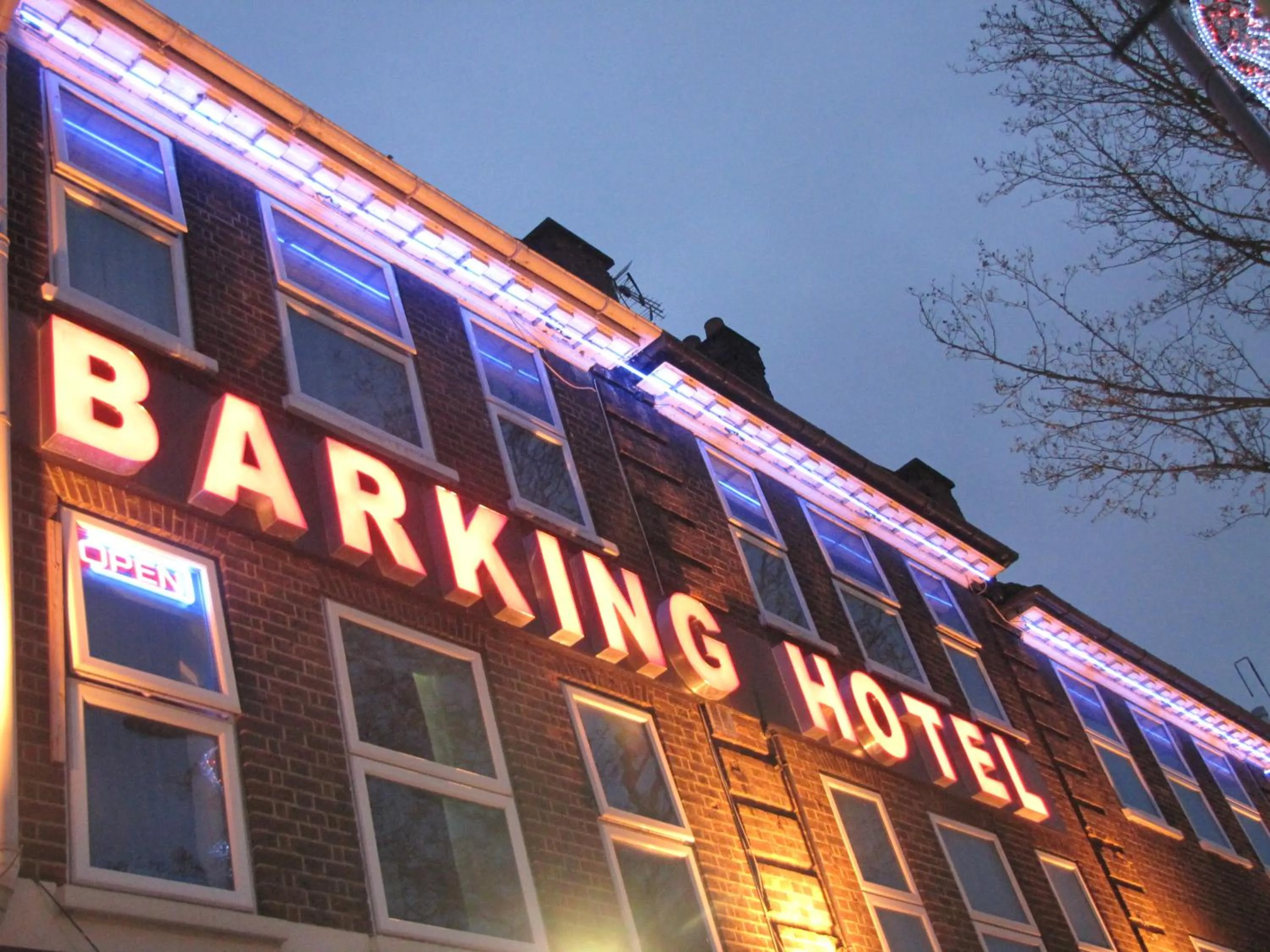 Barking Hotel