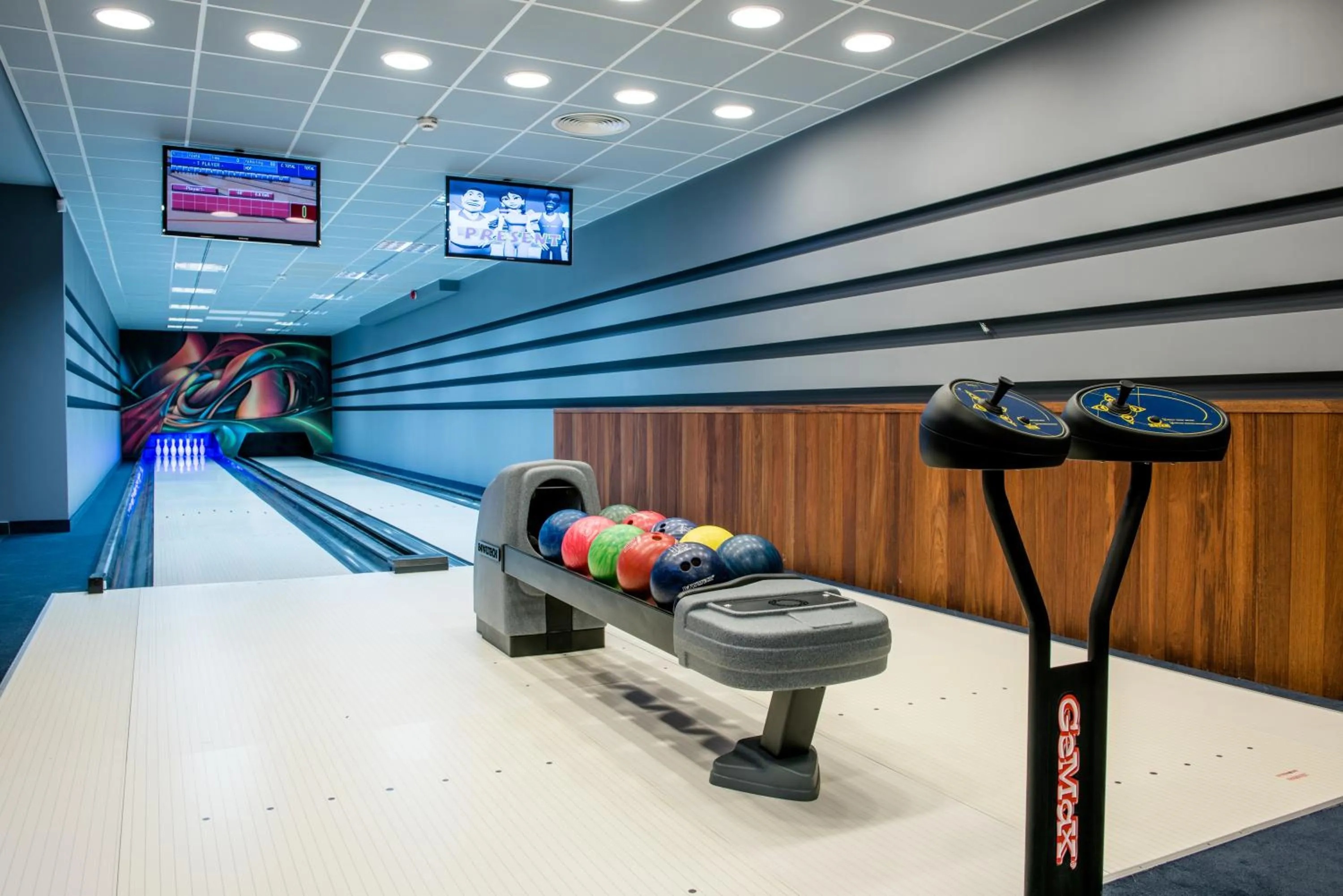 Bowling, Fitness Center/Facilities in Hotel Kosma