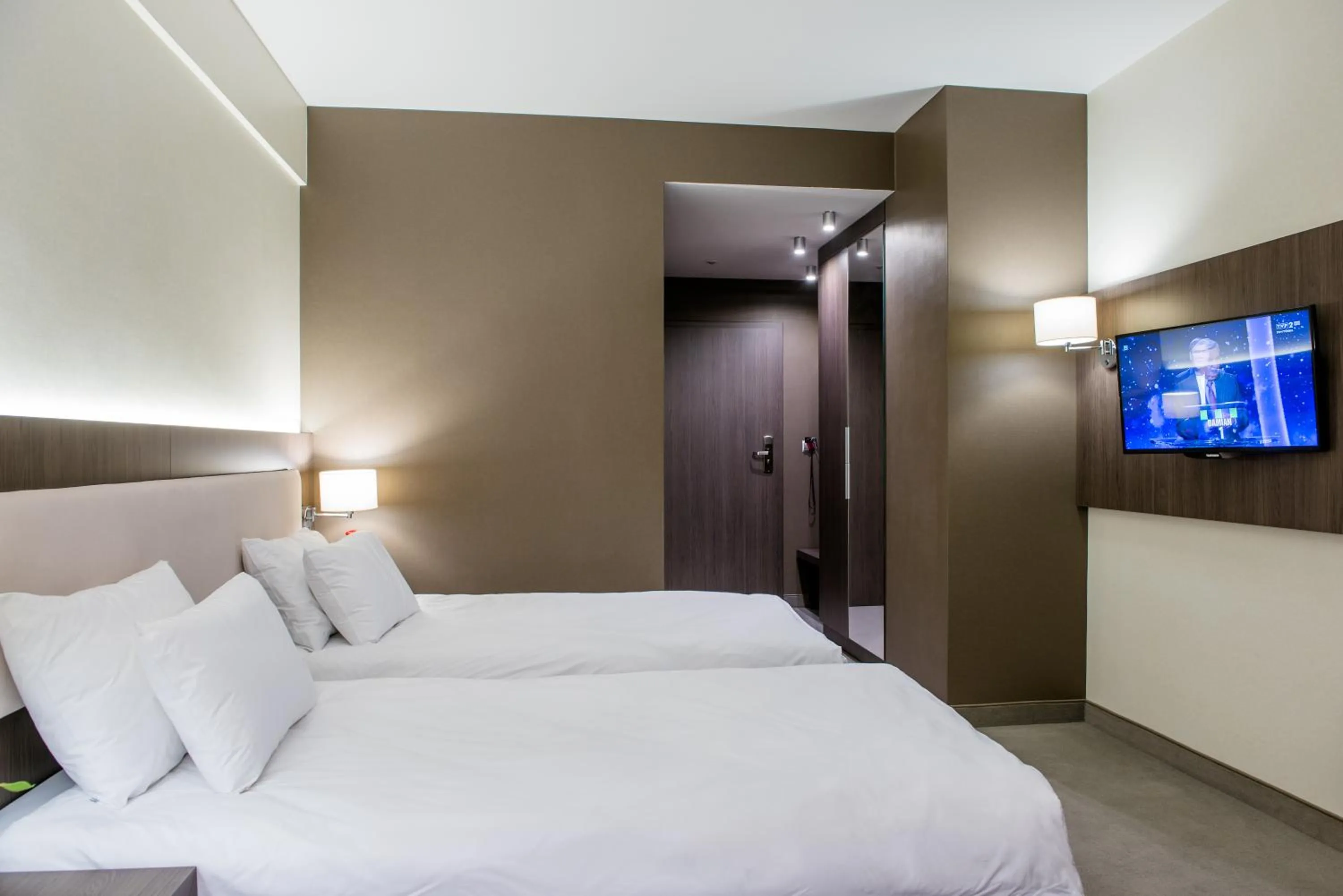 Bedroom, TV/Entertainment Center in Hotel Kosma