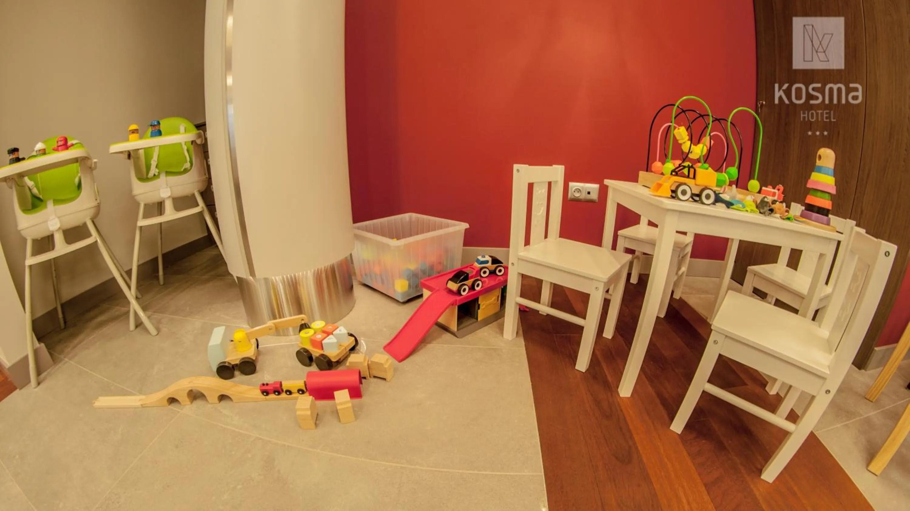 Restaurant/places to eat in Hotel Kosma