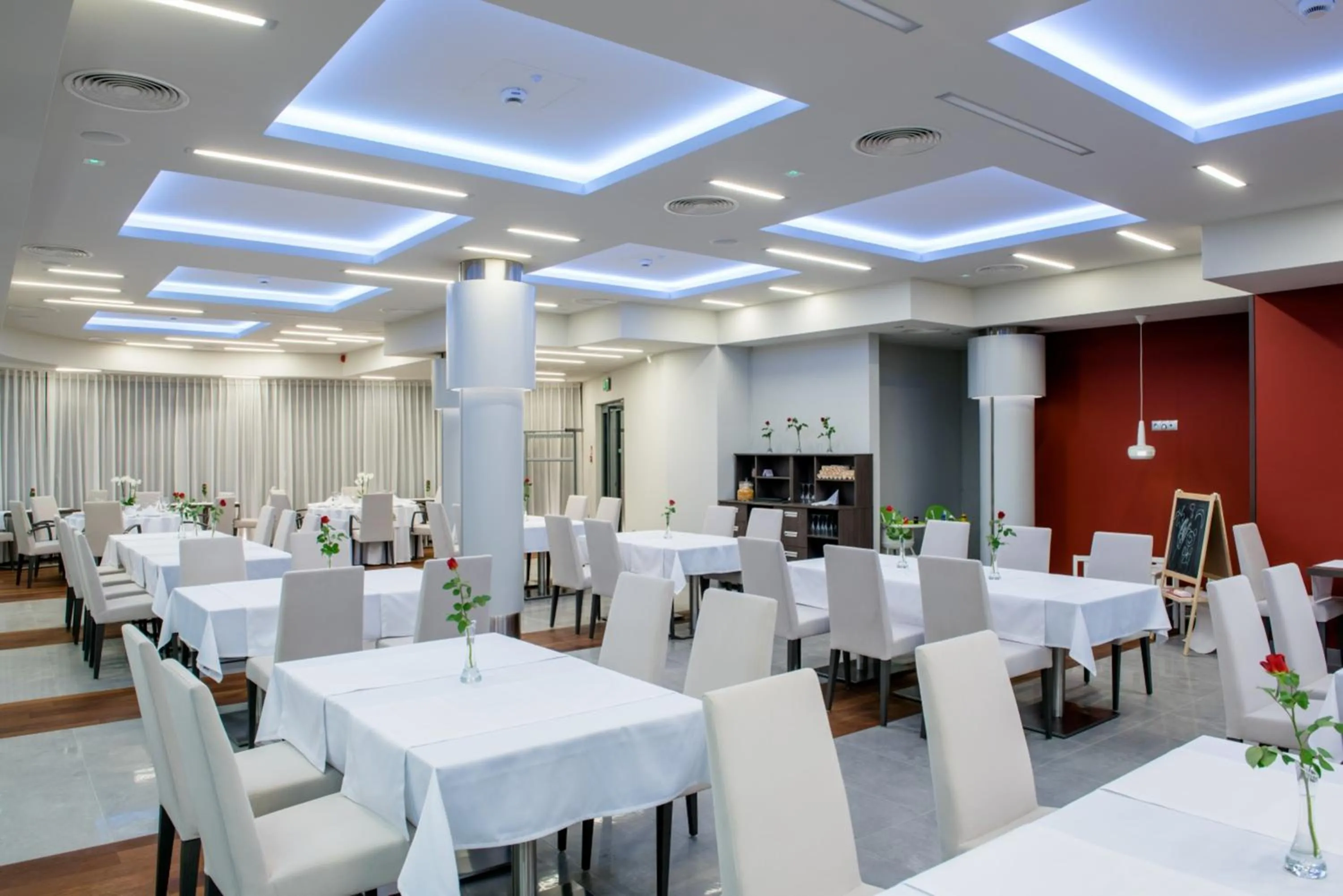 Restaurant/Places to Eat in Hotel Kosma