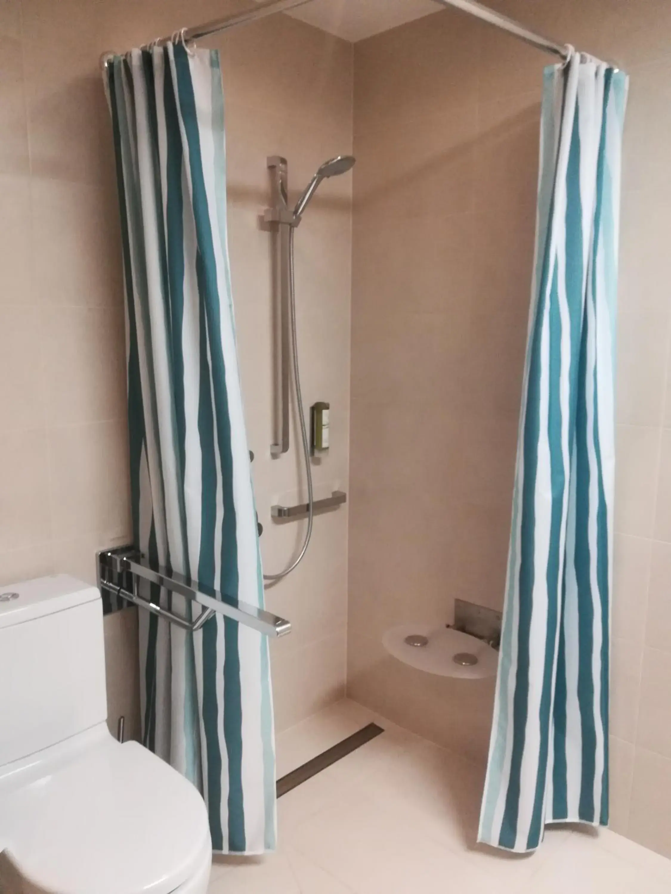 Double Room - single occupancy - Disability Access in Hotel Kosma Double Room - single occupancy - Disability Access in Hotel Kosma