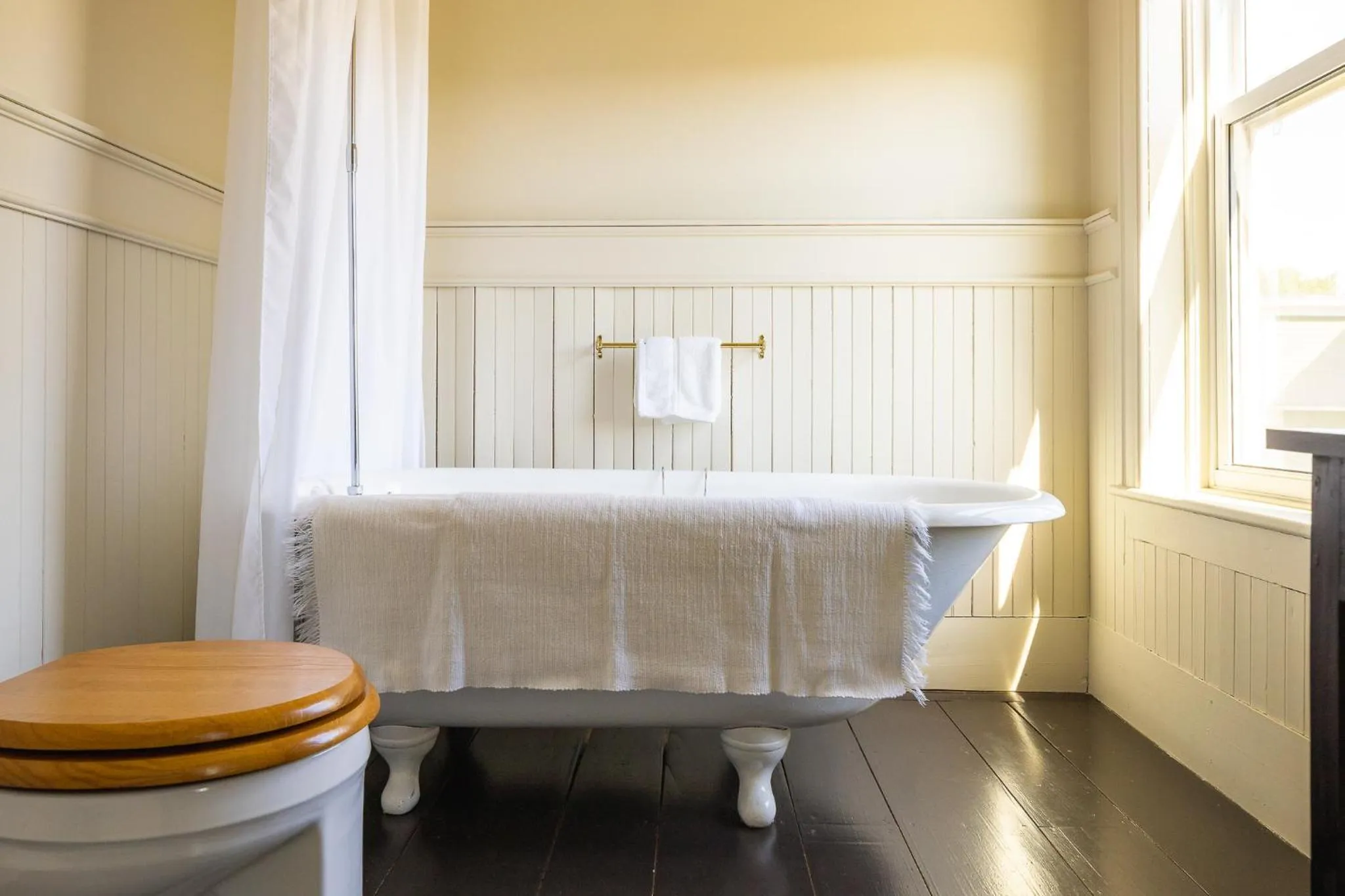 Bathroom, Bed in Hôtel Château Albert