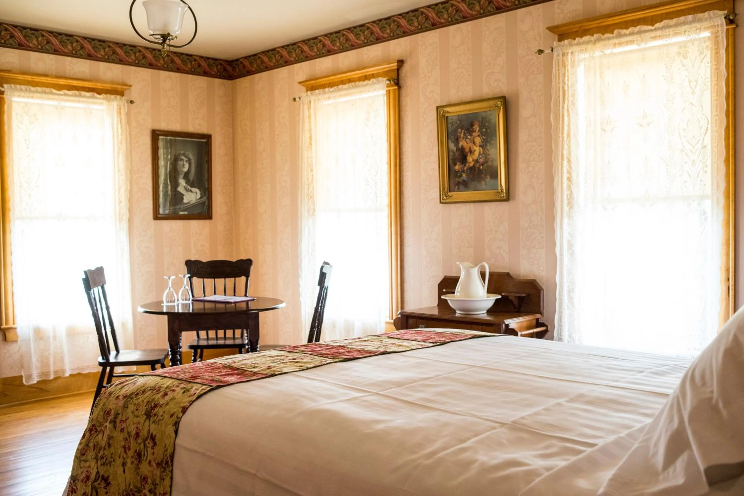 Photo of the whole room, Bed in Hôtel Château Albert