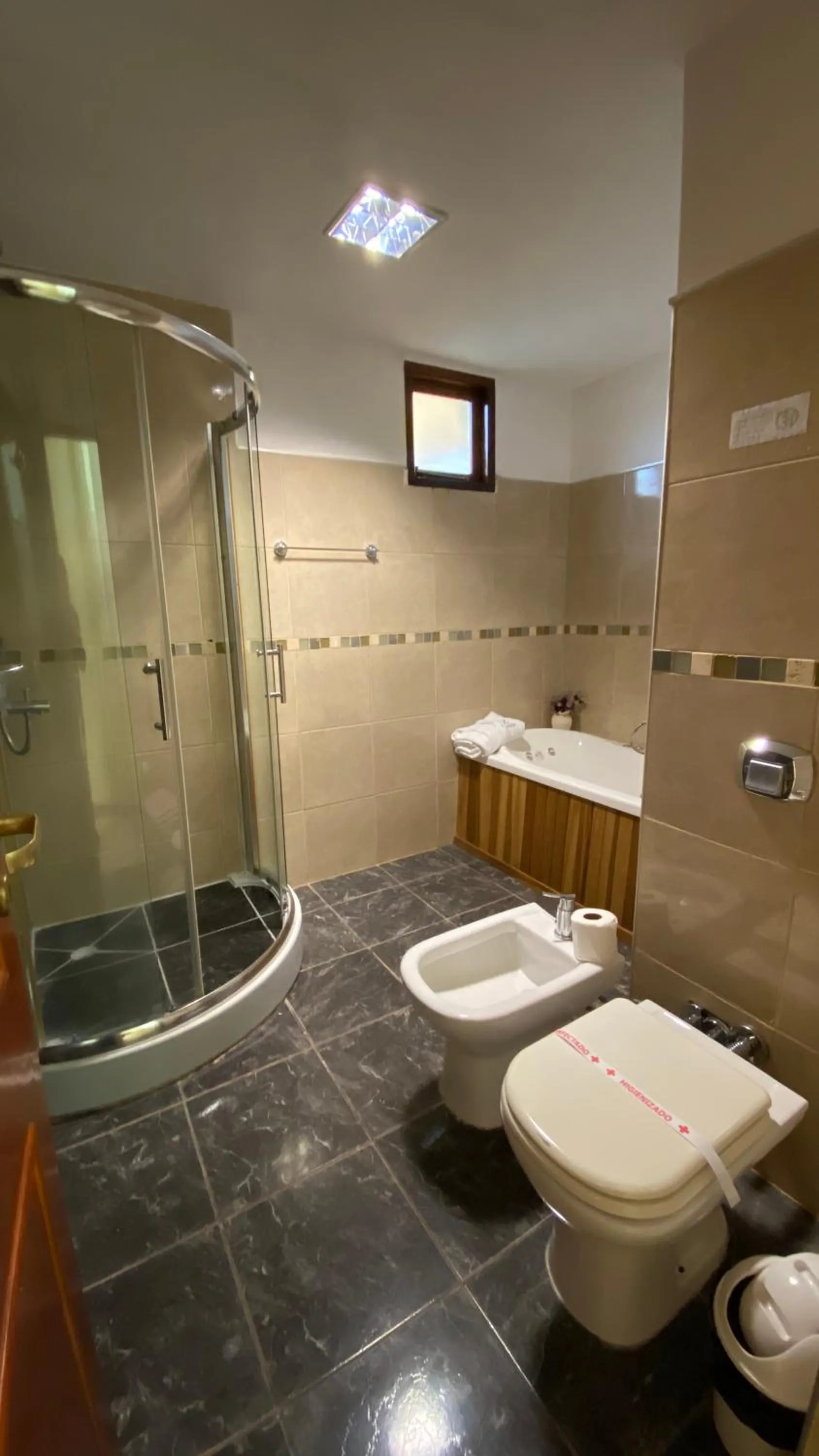 Shower in Bagu Azul Obera