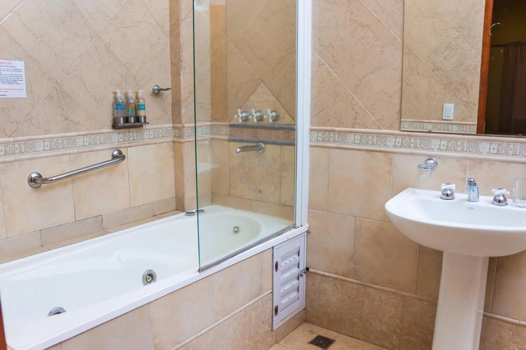 Shower in Bagu Azul Obera