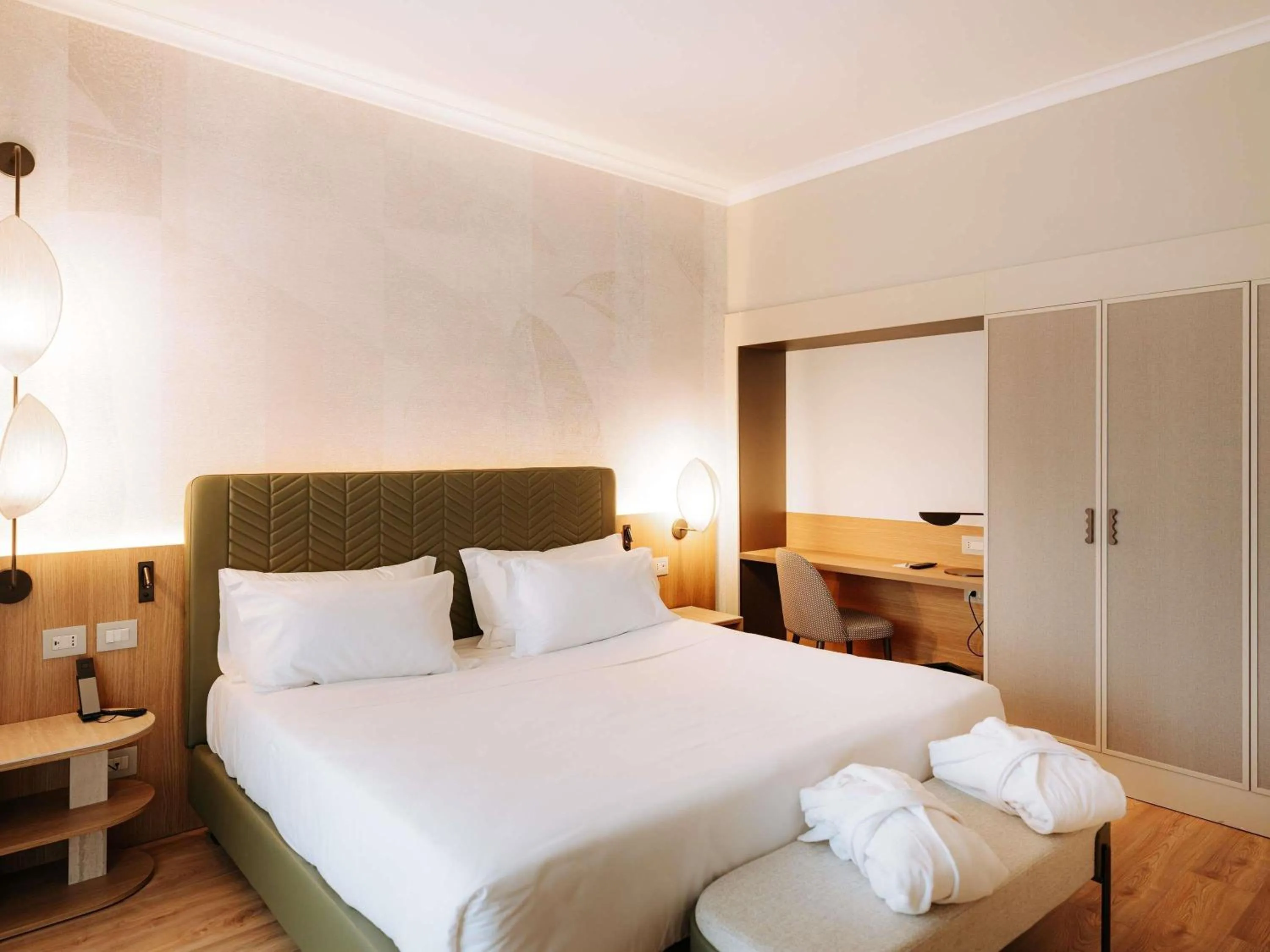 Bedroom, Bed in Mövenpick Hotel Bari