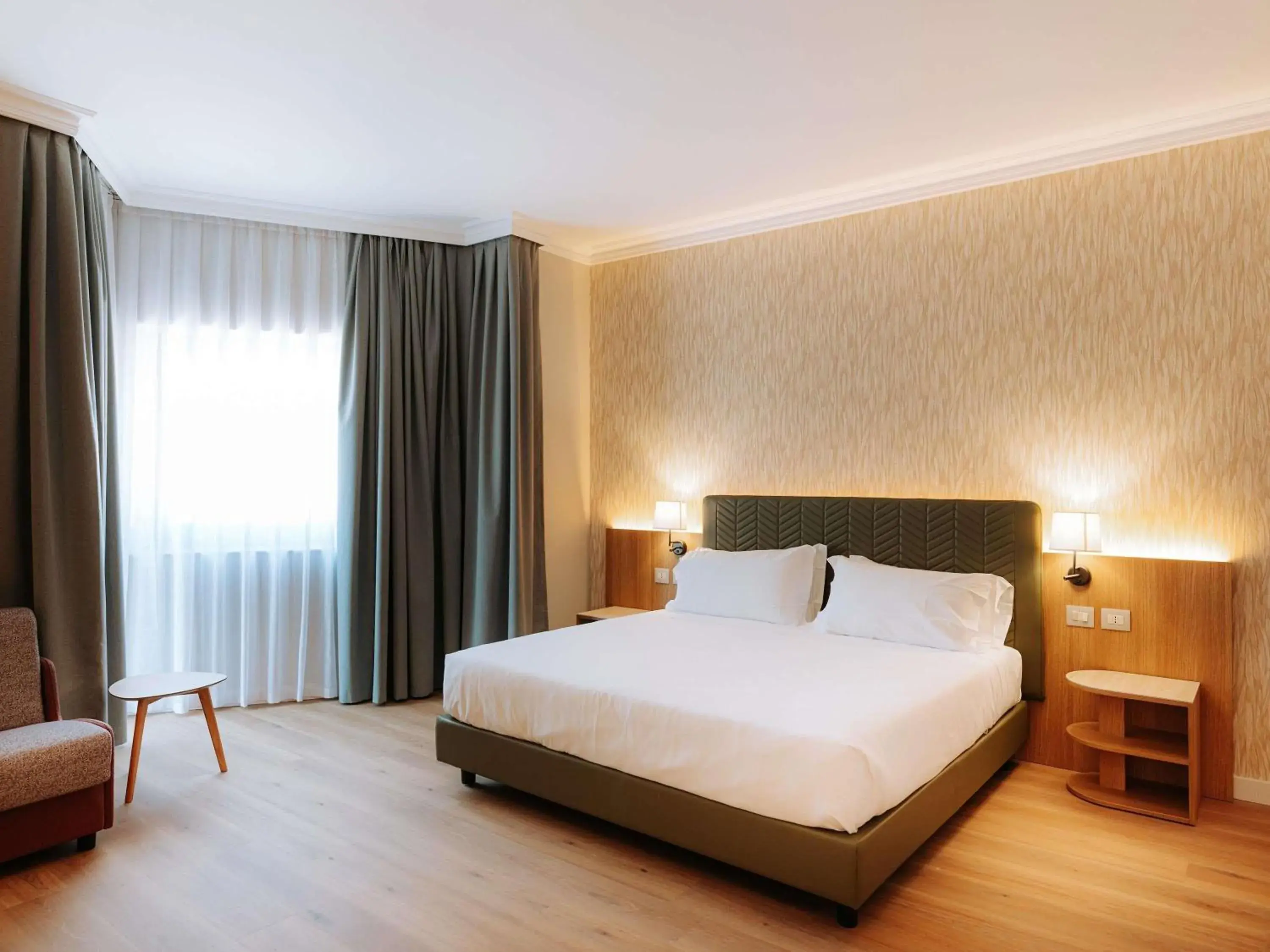 Bedroom, Bed in Mövenpick Hotel Bari Bedroom, Bed in Mövenpick Hotel Bari