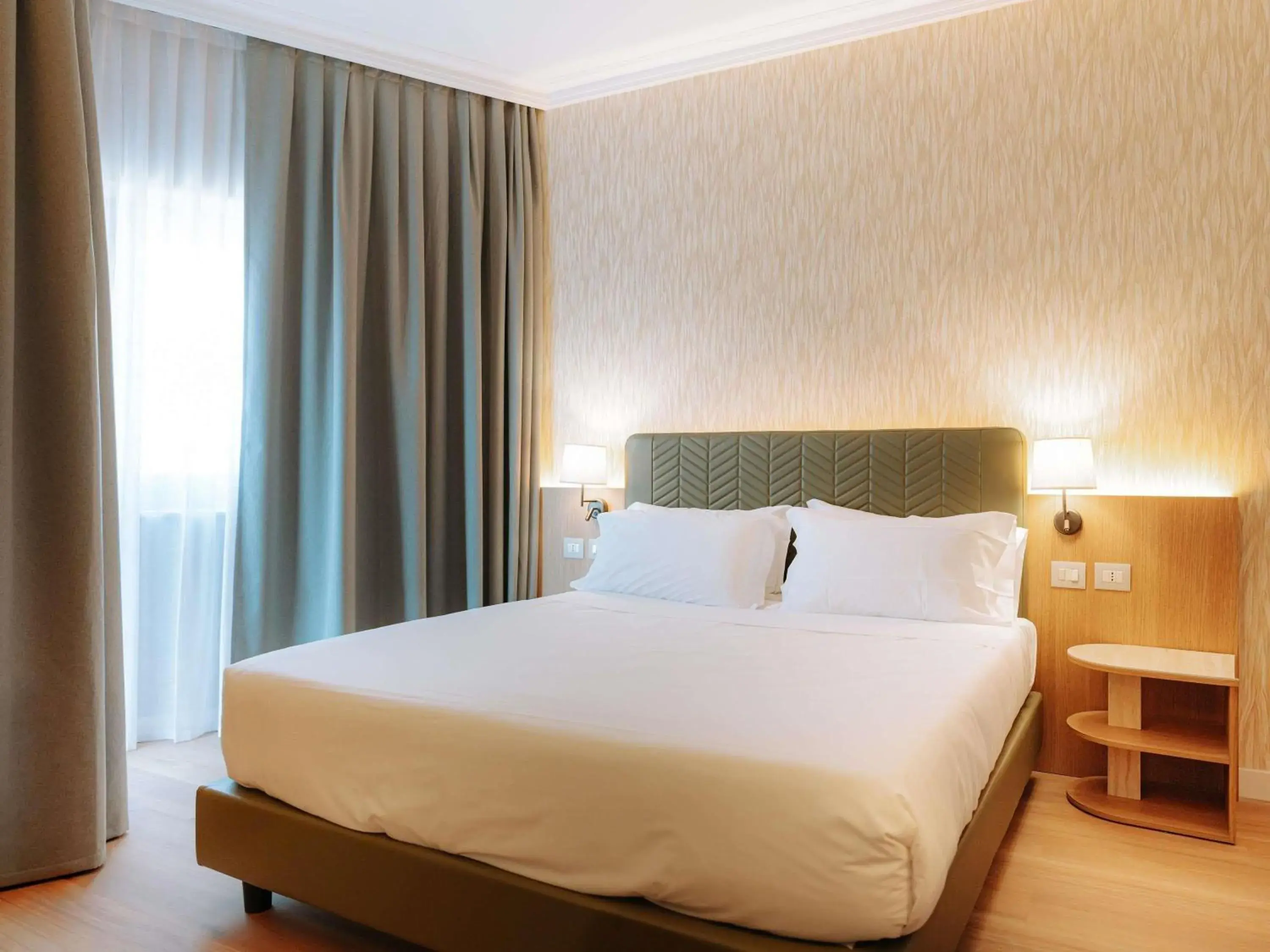 Bedroom, Bed in Mövenpick Hotel Bari Bedroom, Bed in Mövenpick Hotel Bari