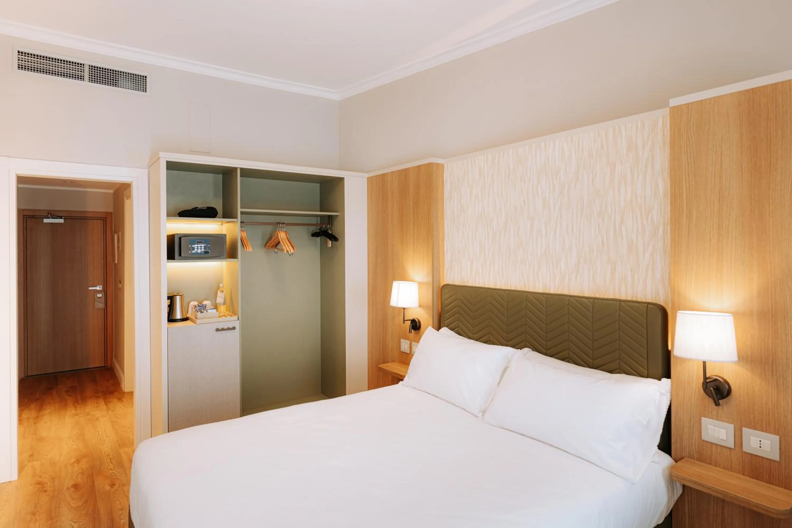 Bed in Mövenpick Hotel Bari