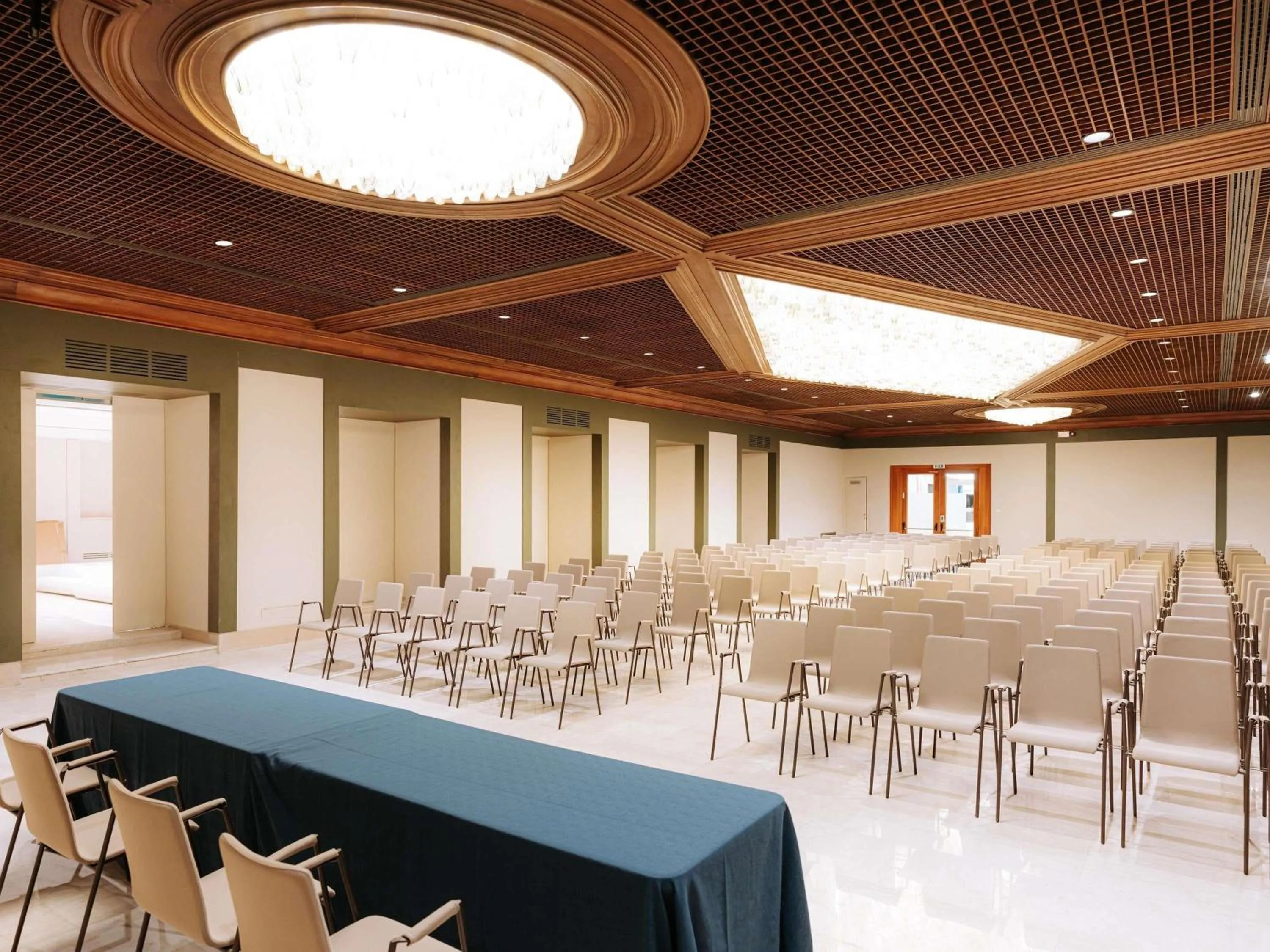 Meeting/conference room in Mövenpick Hotel Bari