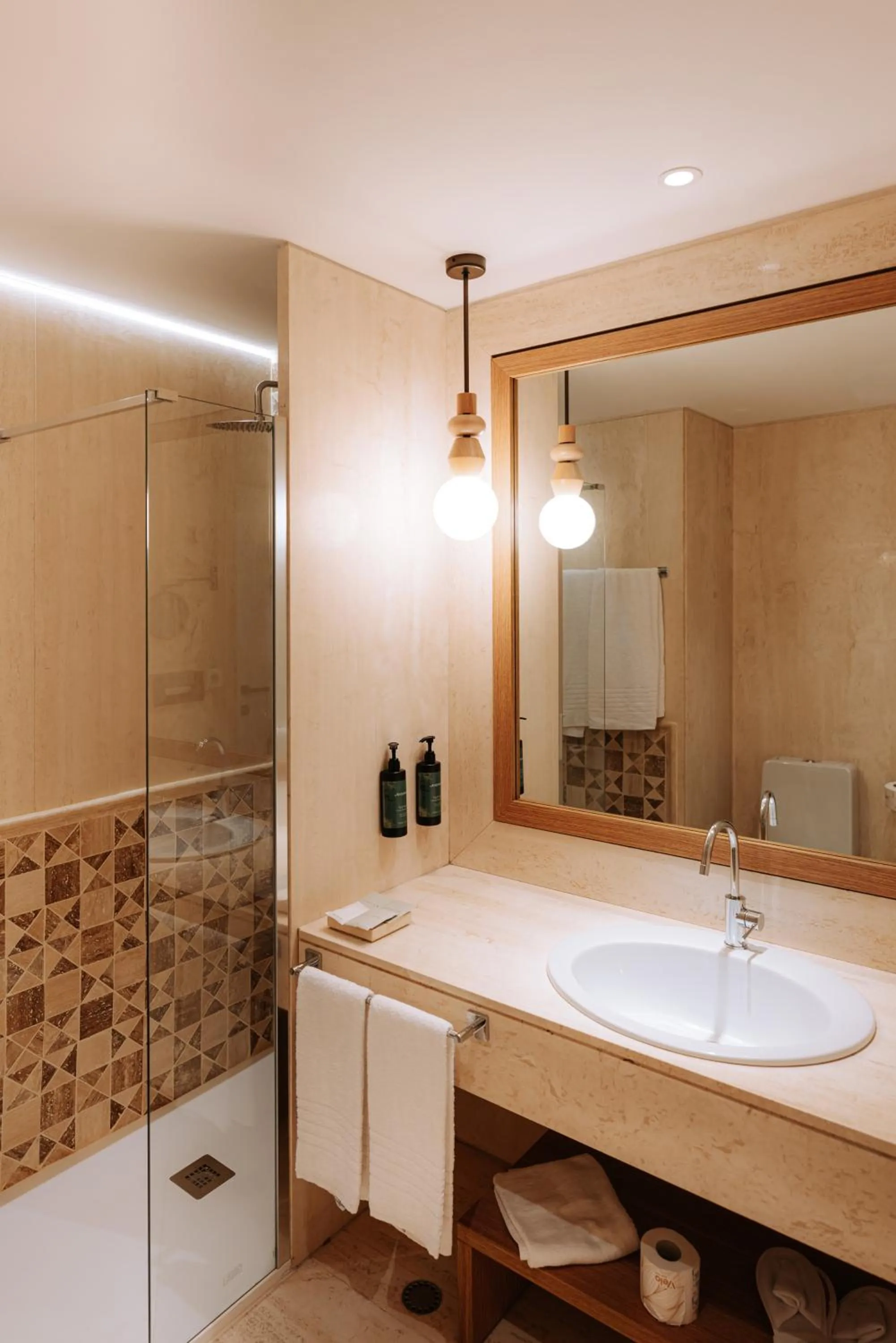 Shower in Mövenpick Hotel Bari