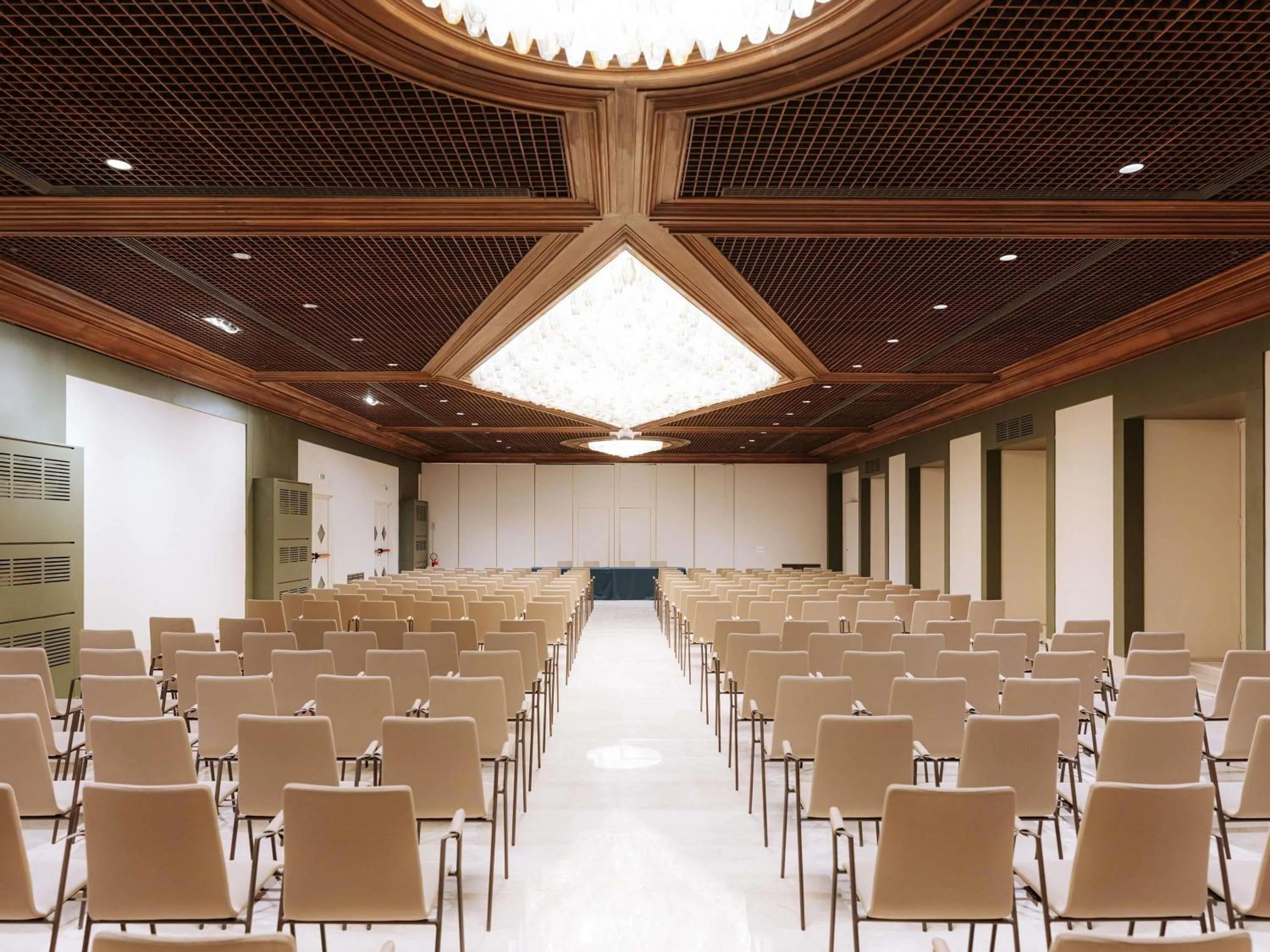 Meeting/conference room in Mövenpick Hotel Bari