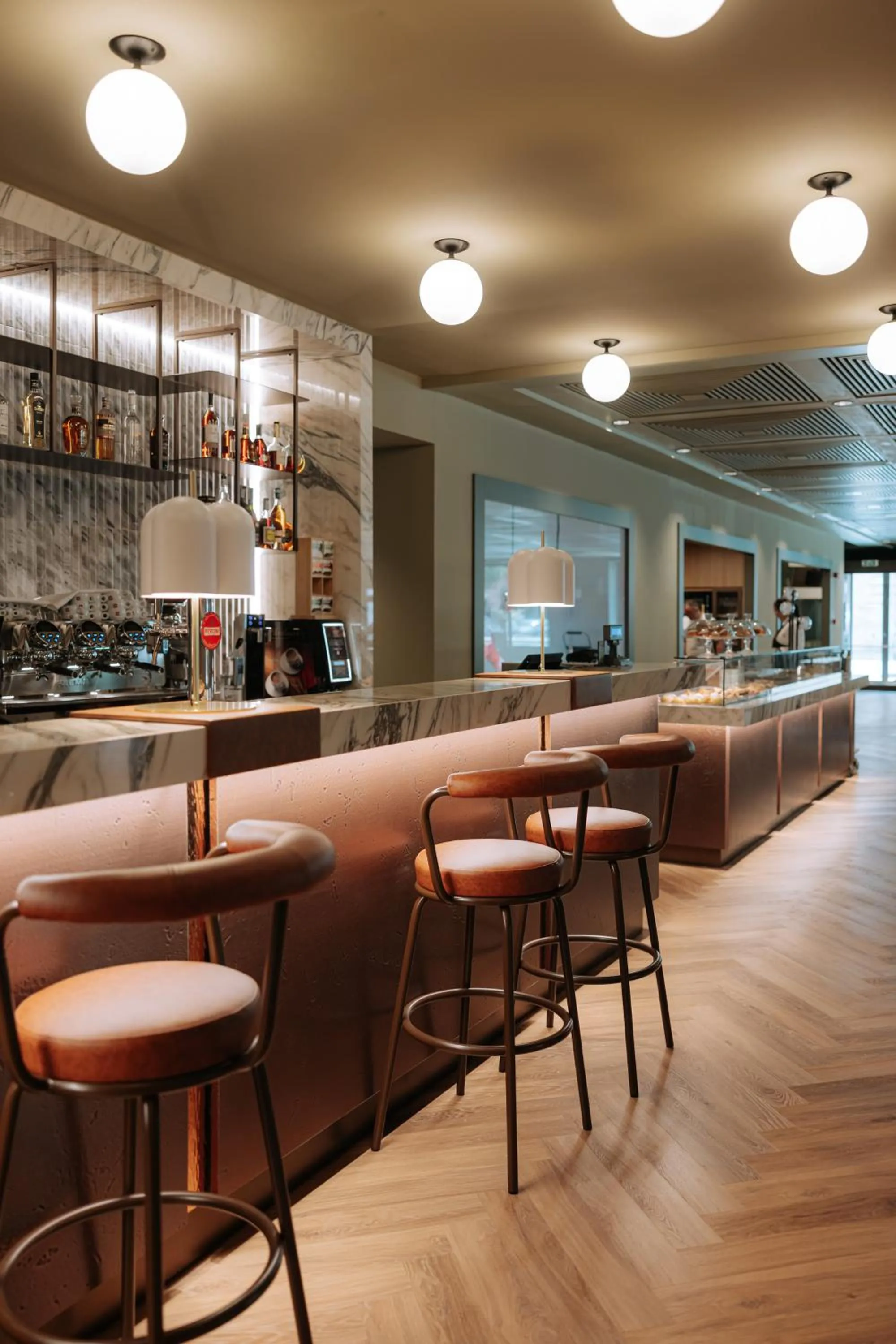 Lounge or bar in Mövenpick Hotel Bari