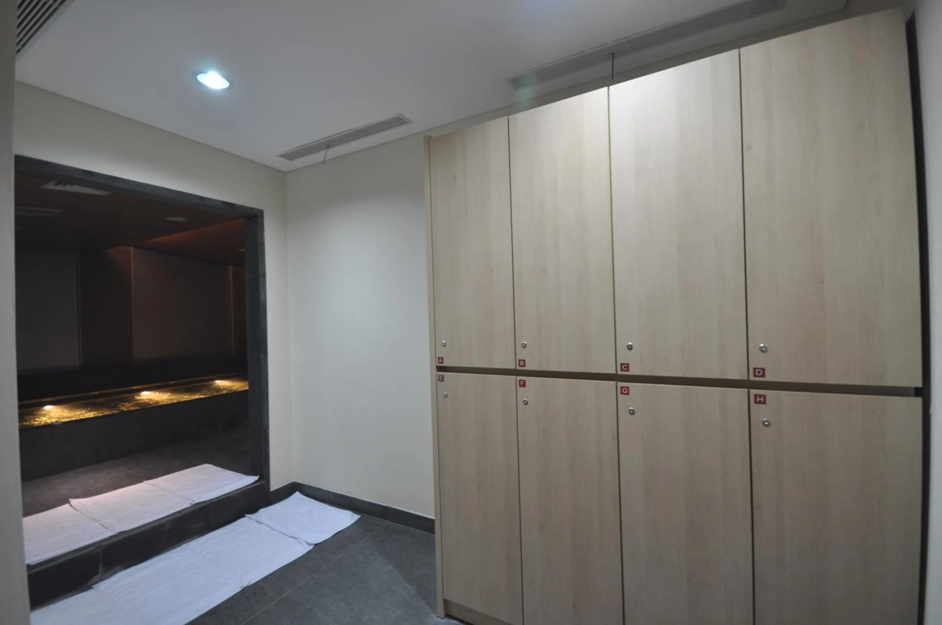Public Bath, Bed in GTV Hotel
