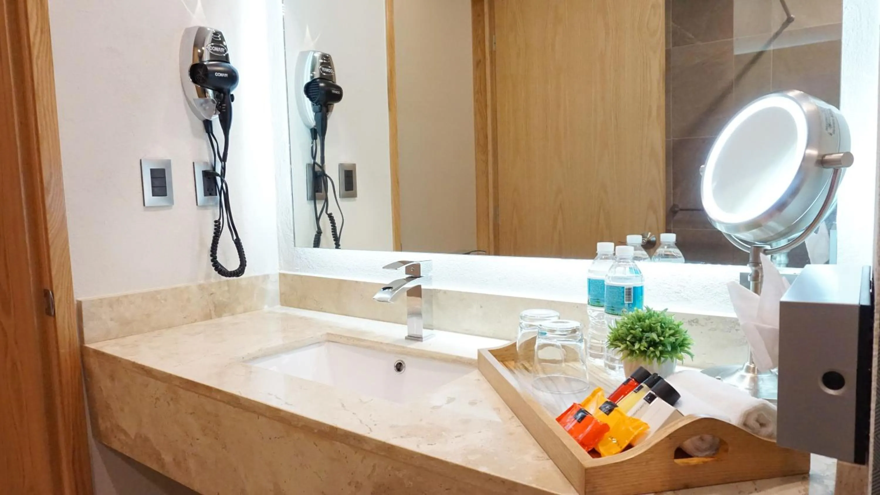 Bathroom in Hit Hoteles Aeropuerto Puebla