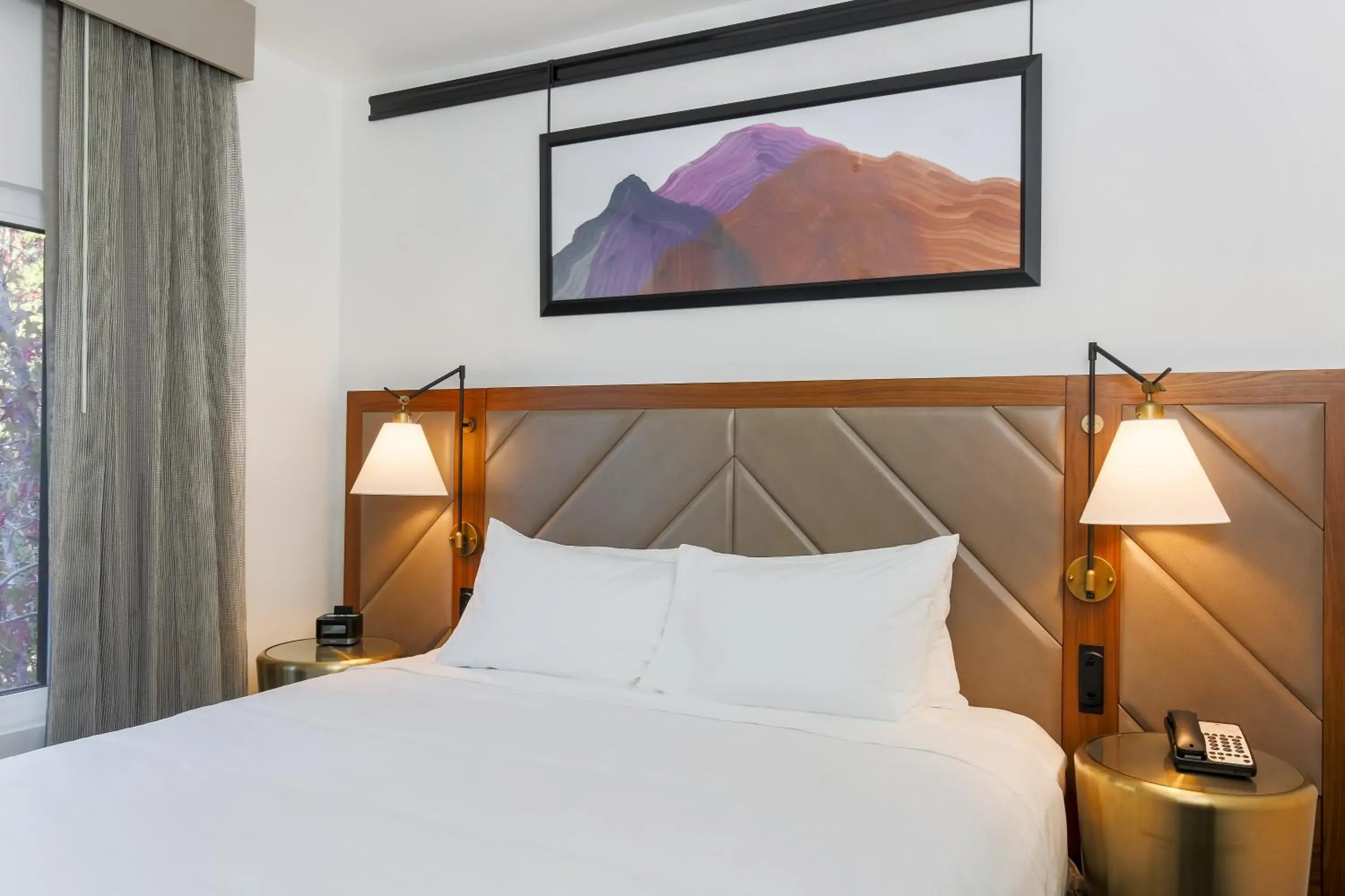 Bedroom, Bed in DoubleTree Suites by Hilton Hotel Sacramento – Rancho Cordova