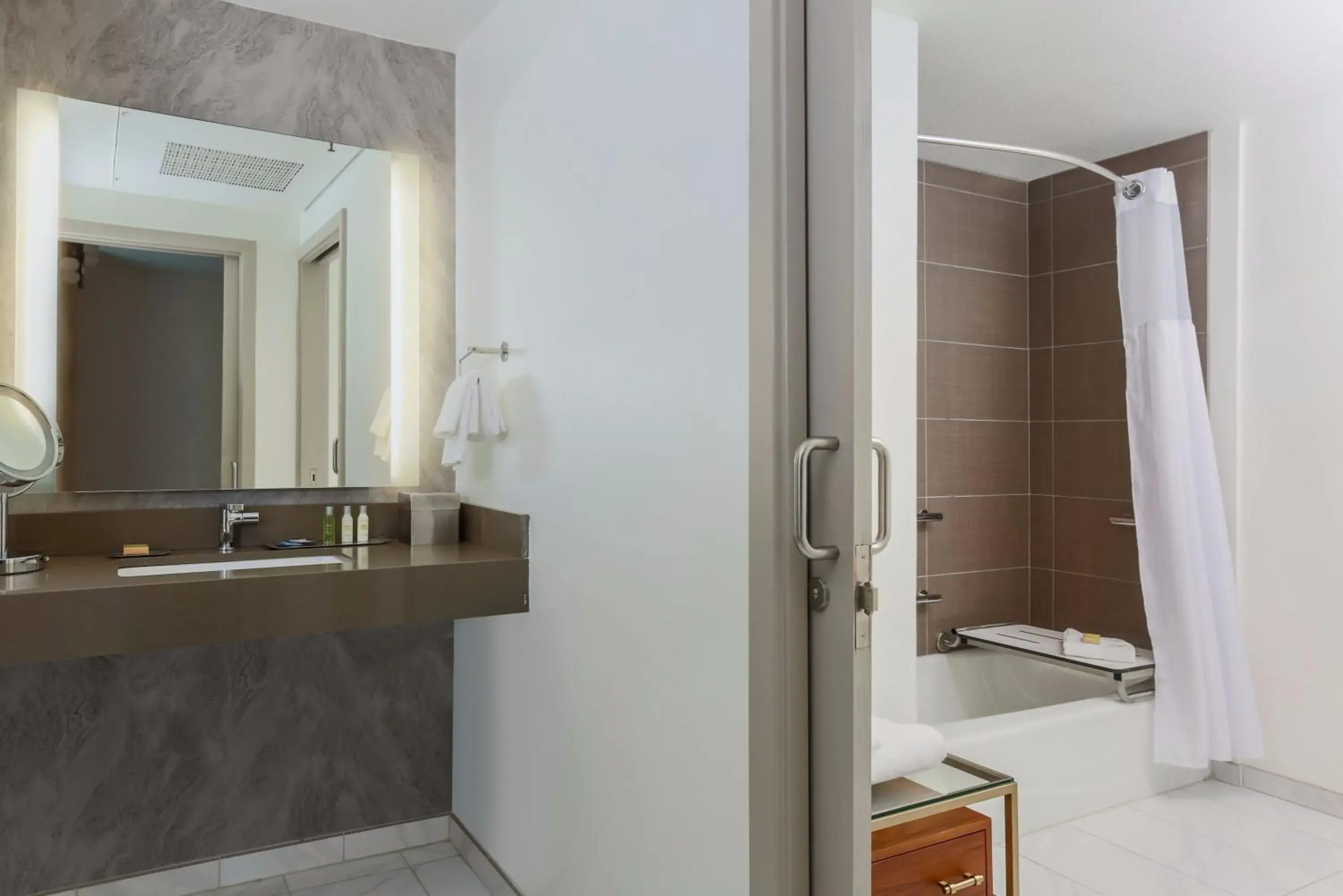 Bathroom in DoubleTree Suites by Hilton Hotel Sacramento – Rancho Cordova
