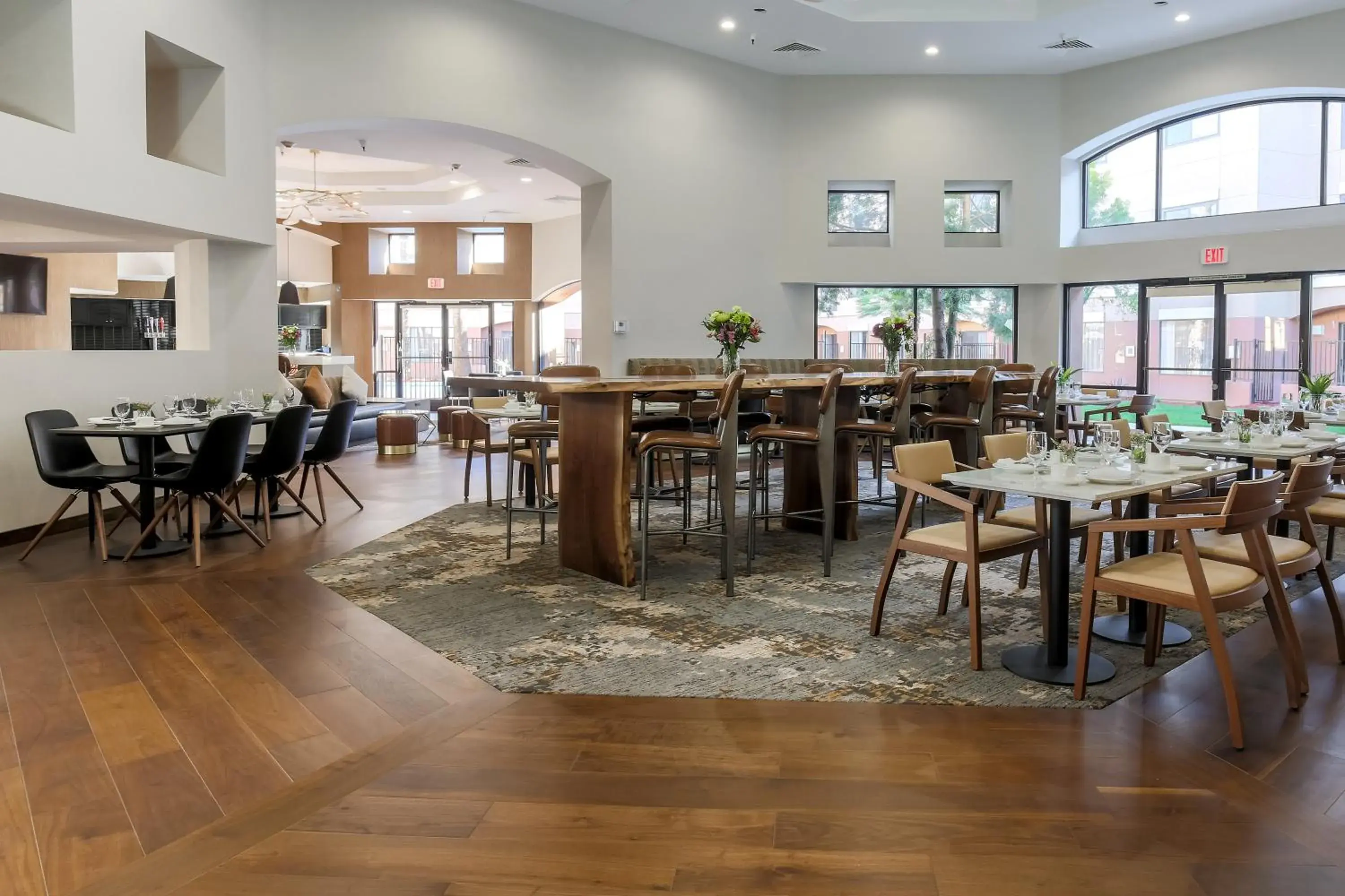Lounge or bar, Restaurant/Places to Eat in DoubleTree Suites by Hilton Hotel Sacramento – Rancho Cordova