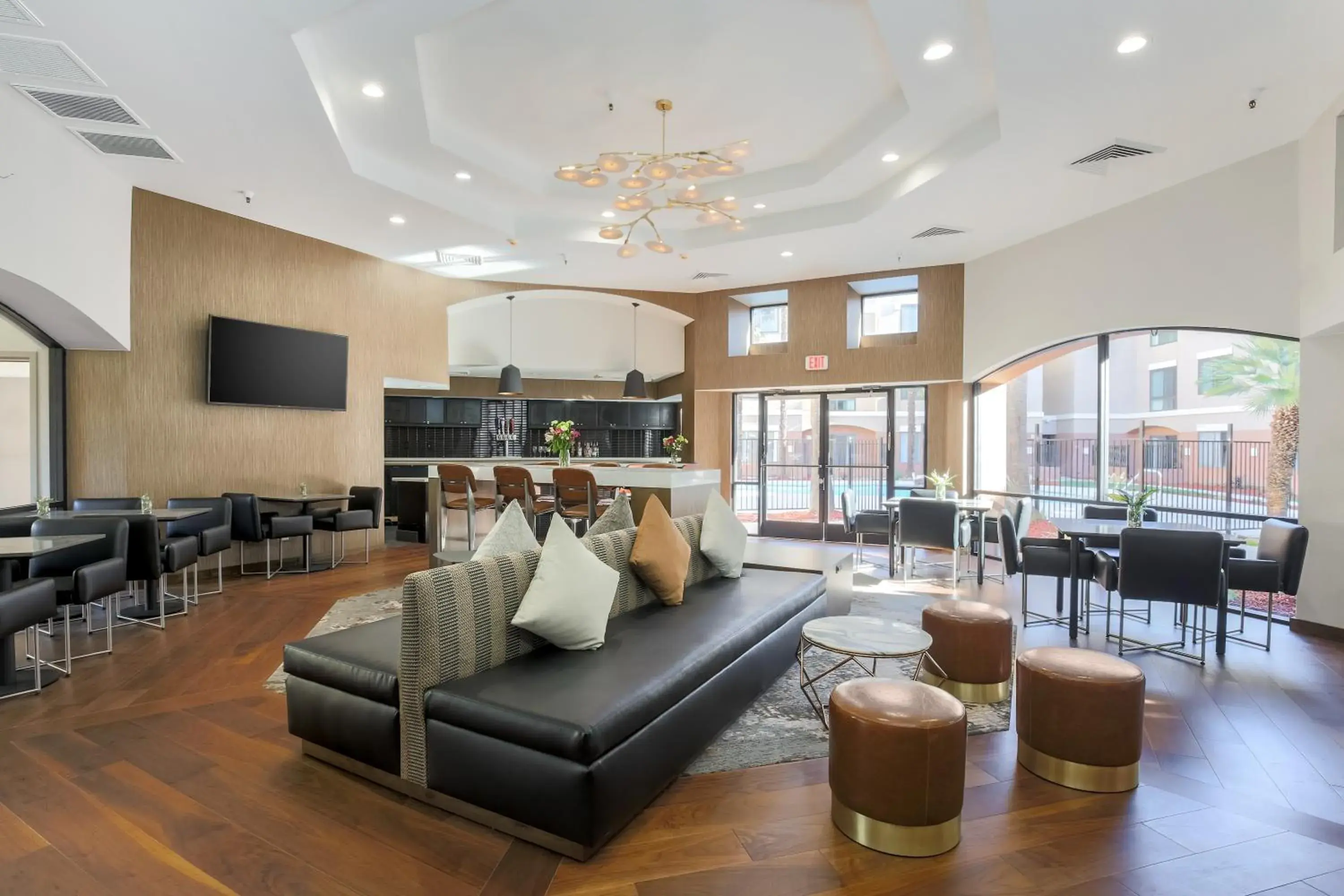 Lounge or bar, Seating Area in DoubleTree Suites by Hilton Hotel Sacramento – Rancho Cordova