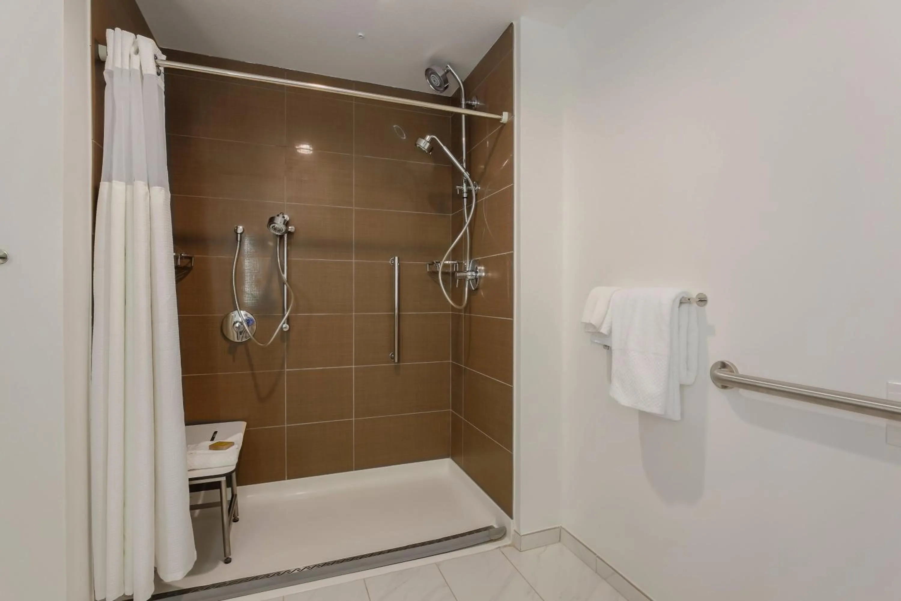 Bathroom in DoubleTree Suites by Hilton Hotel Sacramento – Rancho Cordova