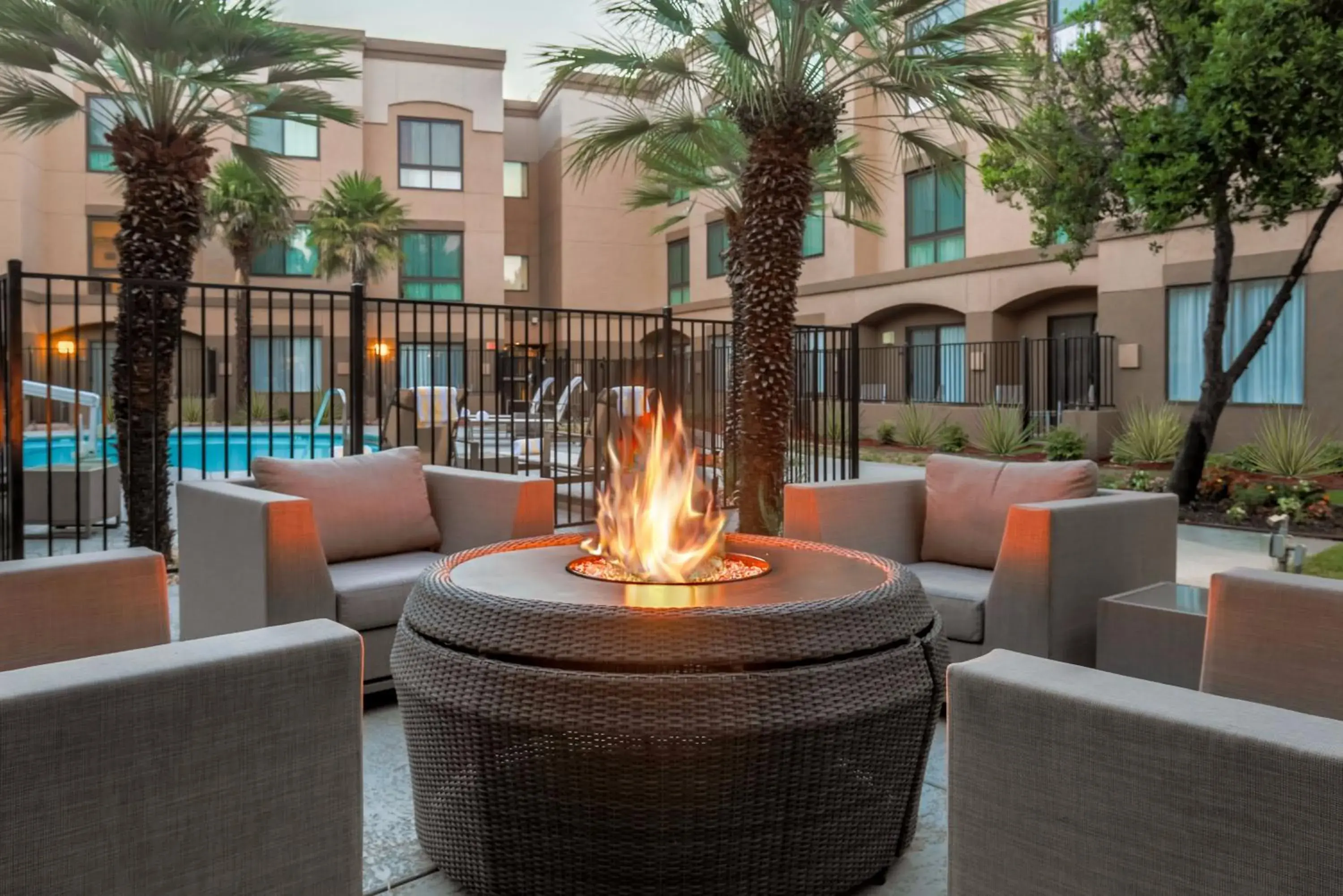 Patio in DoubleTree Suites by Hilton Hotel Sacramento – Rancho Cordova