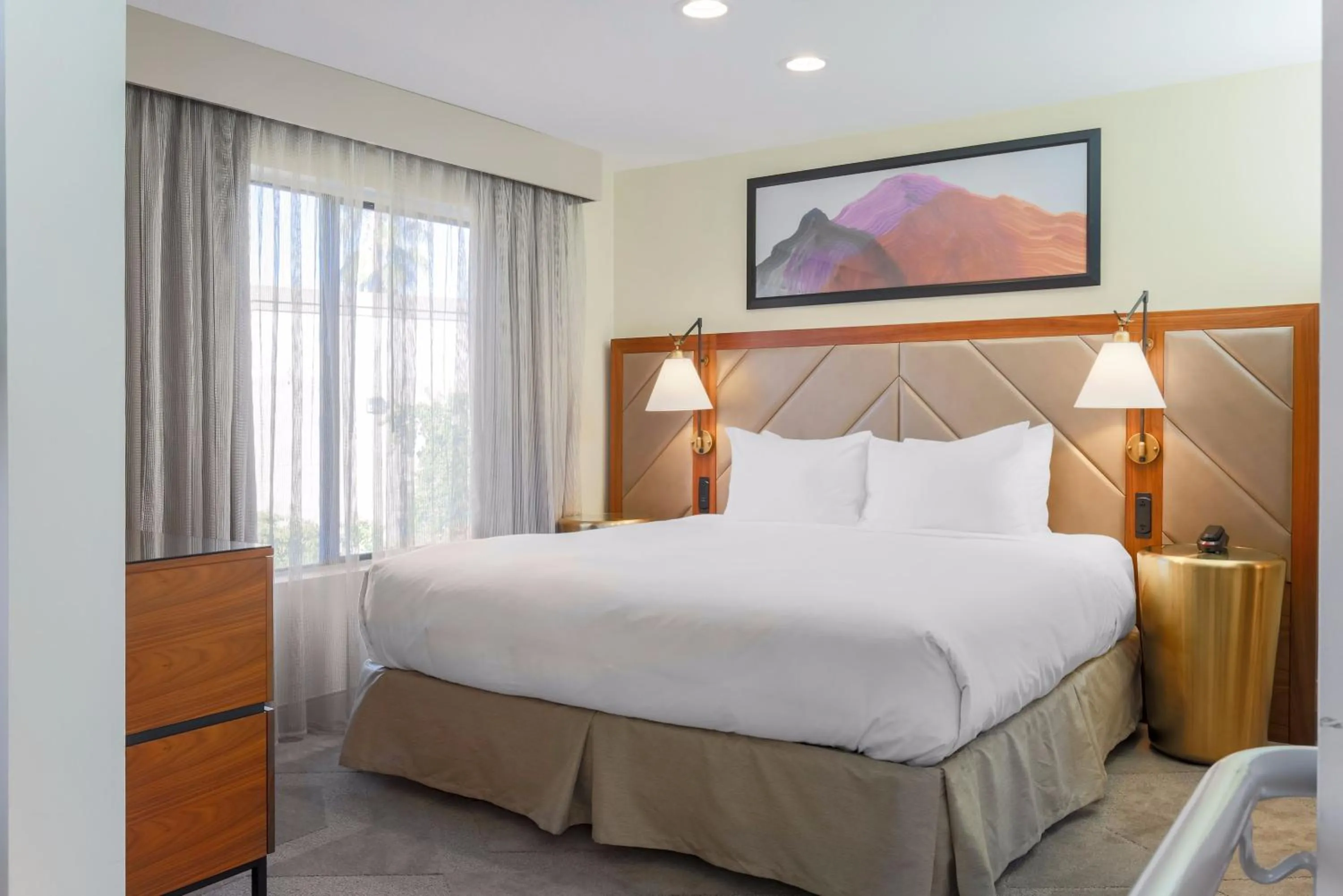 Bedroom in DoubleTree Suites by Hilton Hotel Sacramento – Rancho Cordova