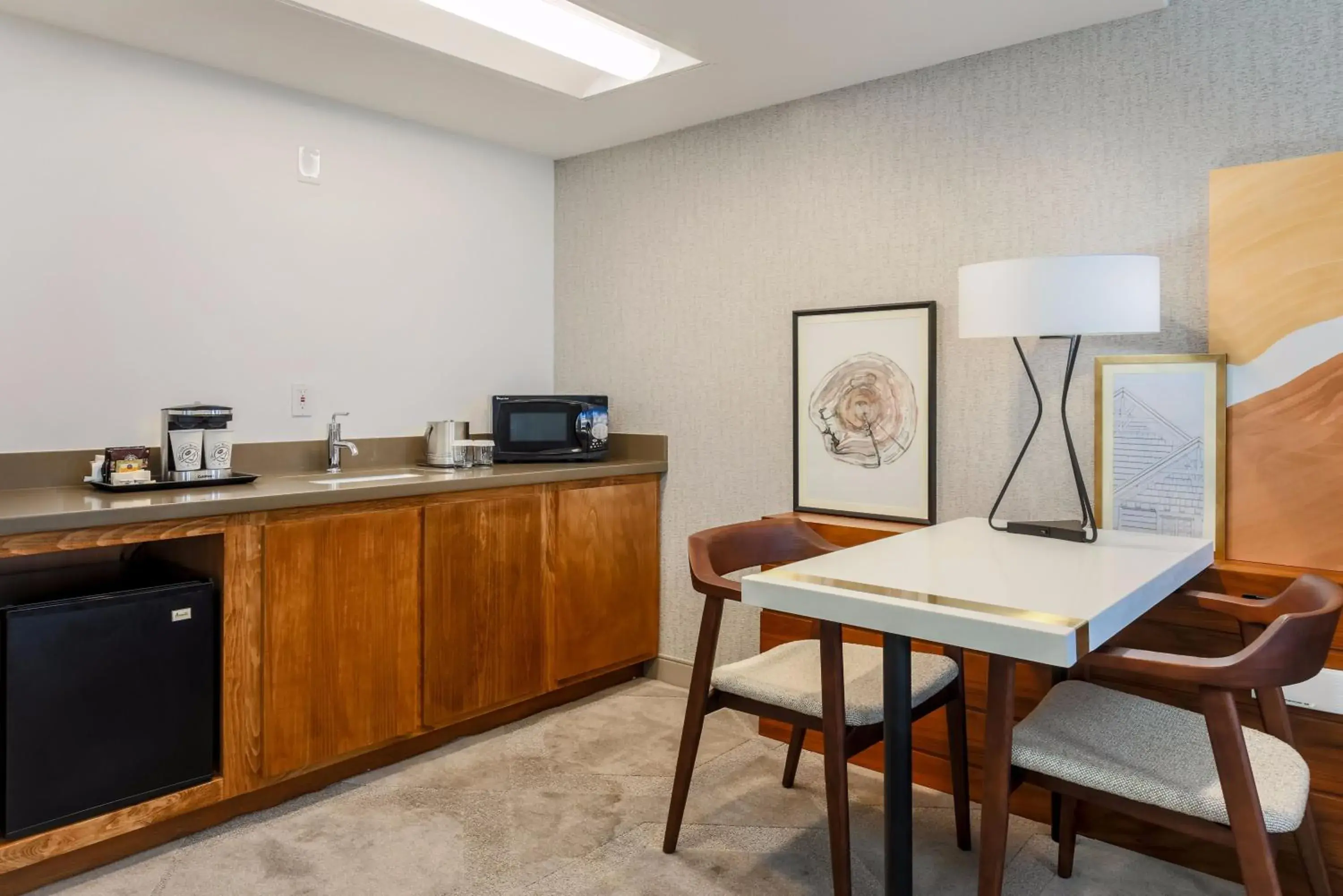 Living room in DoubleTree Suites by Hilton Hotel Sacramento – Rancho Cordova