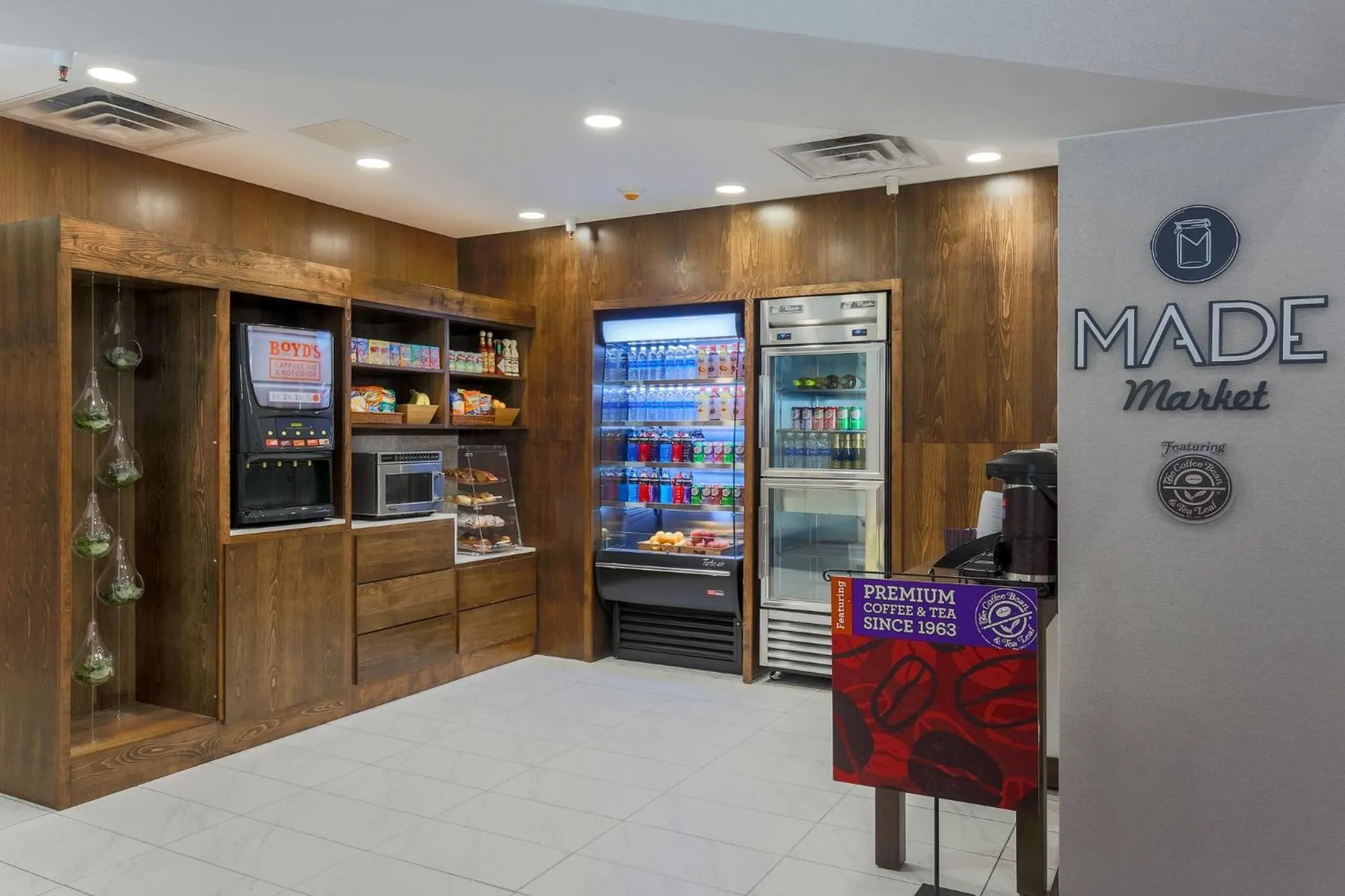 On-site shops, Supermarket/Shops in DoubleTree Suites by Hilton Hotel Sacramento – Rancho Cordova