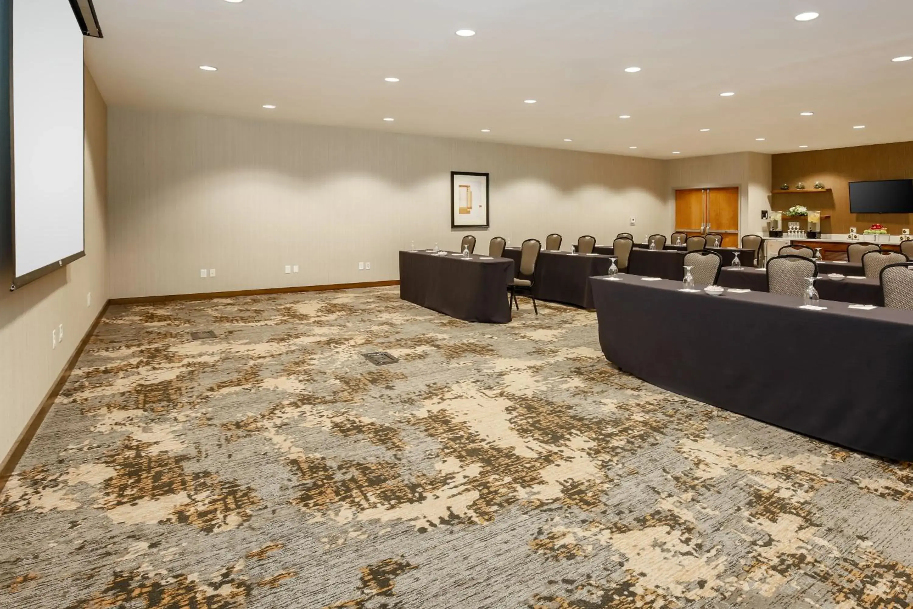 Meeting/conference room in DoubleTree Suites by Hilton Hotel Sacramento – Rancho Cordova