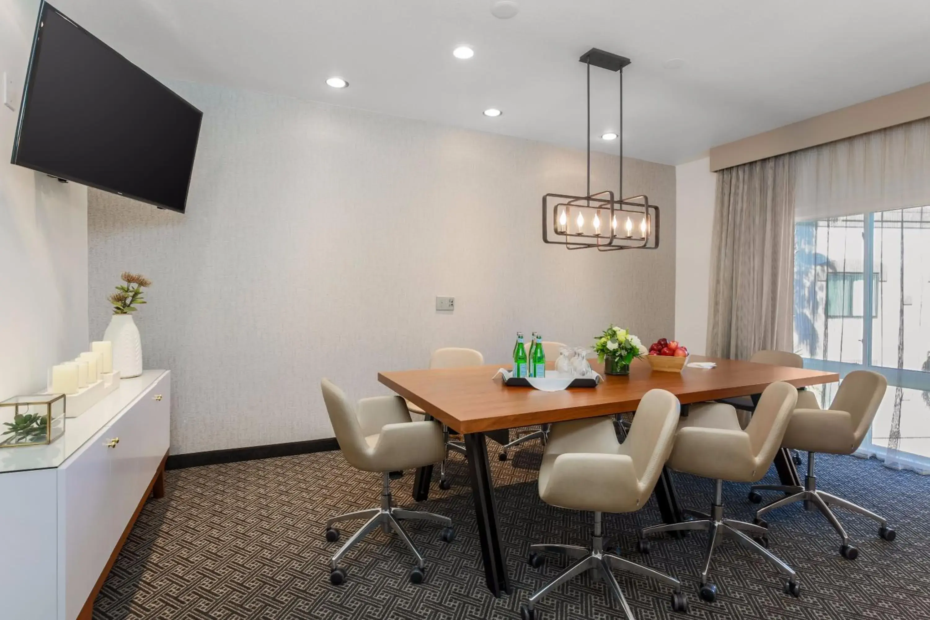 Meeting/conference room, Dining Area in DoubleTree Suites by Hilton Hotel Sacramento – Rancho Cordova