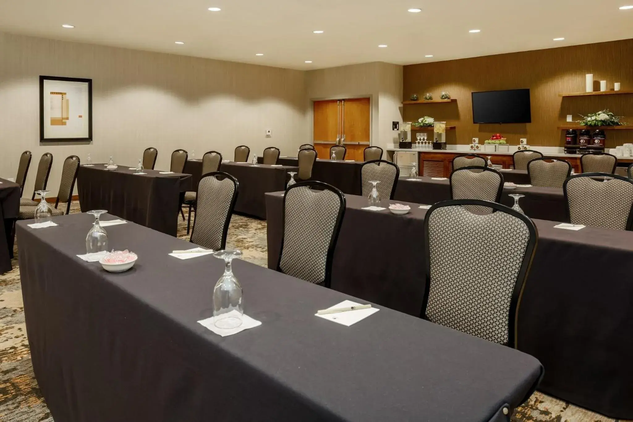 Meeting/conference room in DoubleTree Suites by Hilton Hotel Sacramento – Rancho Cordova