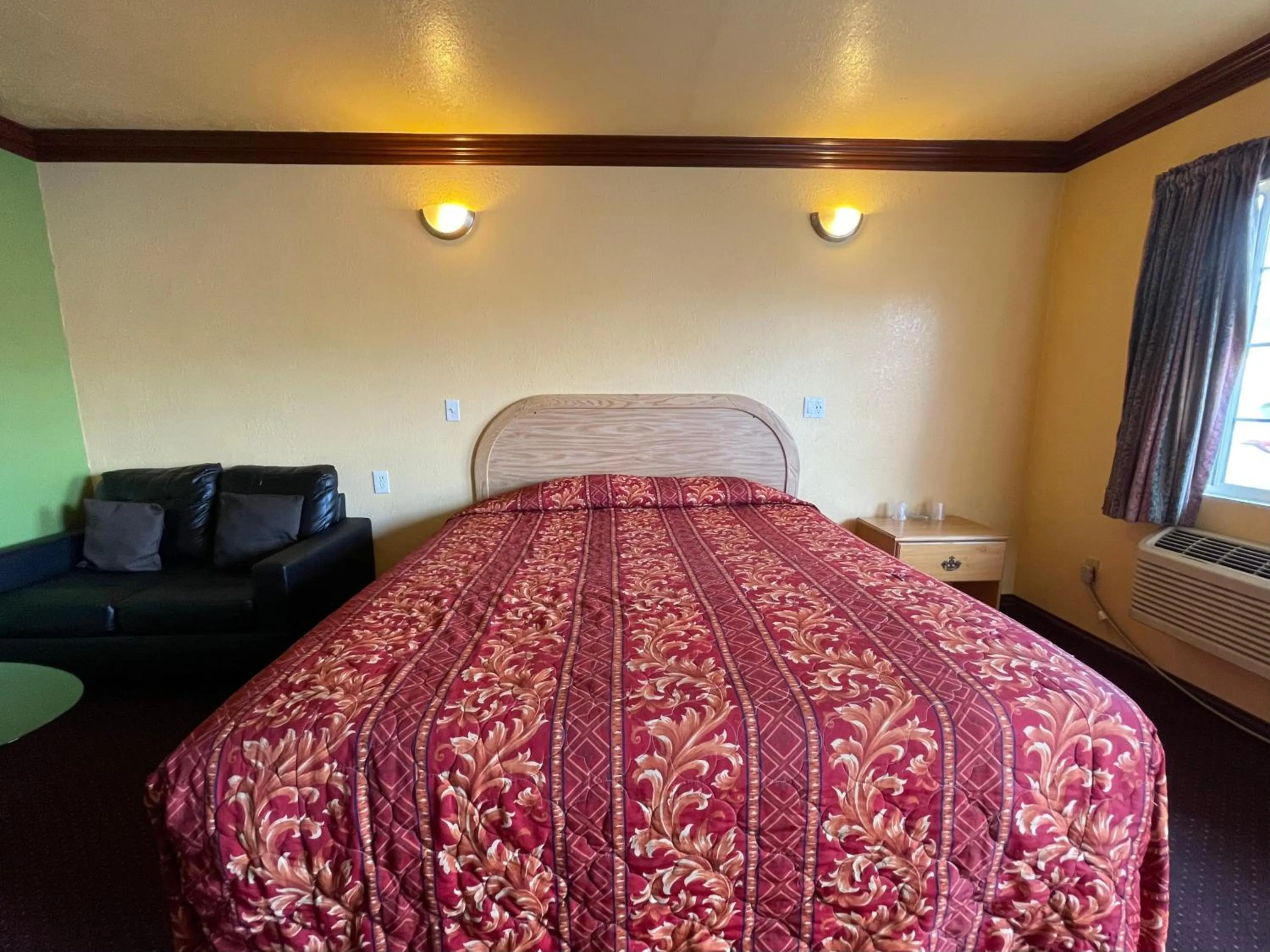 Bed in Welcome Inn