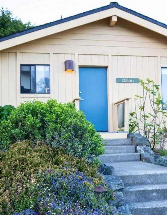 Deluxe Queen Room in Cottages at Little River Cove Deluxe Queen Room in Cottages at Little River Cove