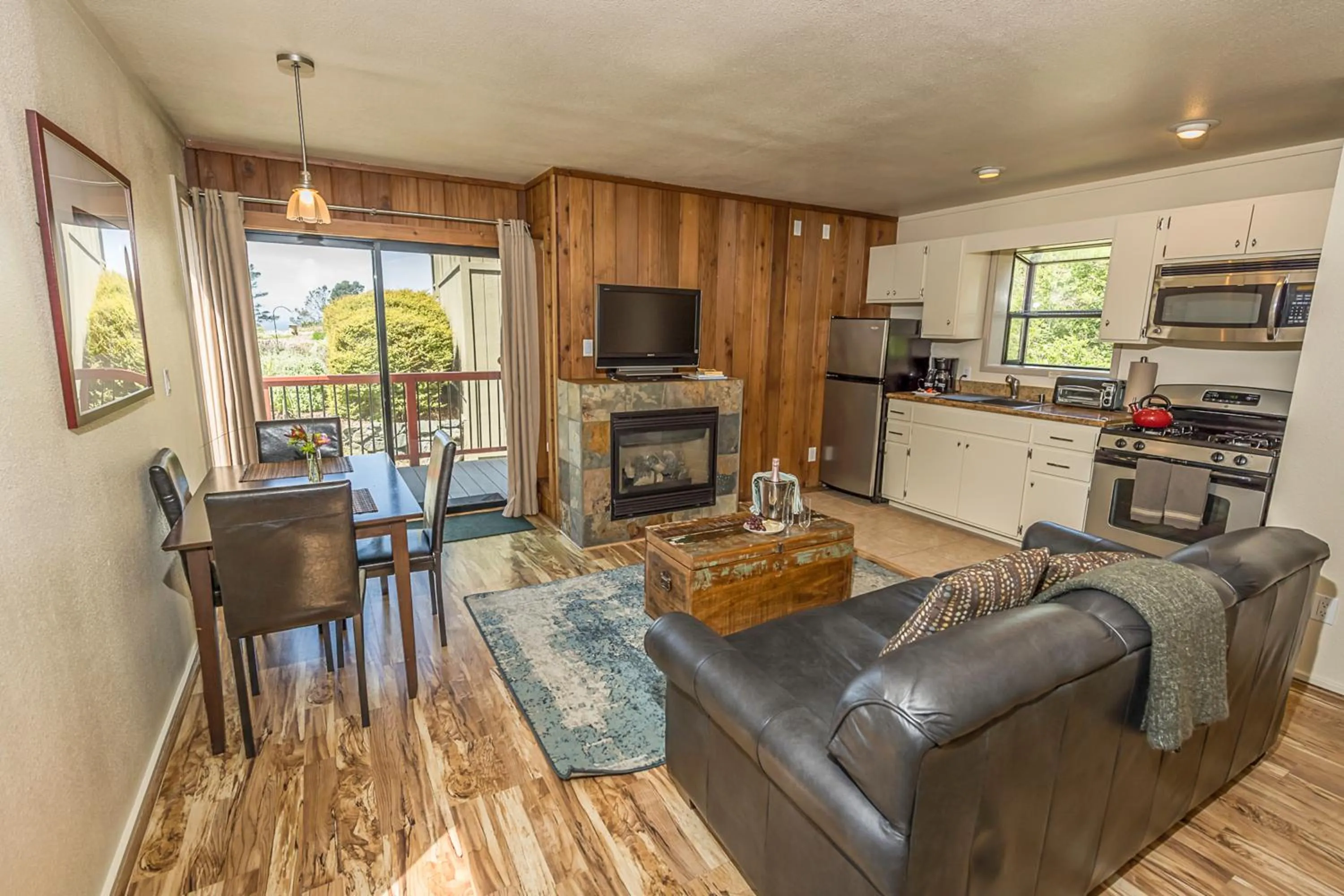 TV and multimedia in Cottages at Little River Cove