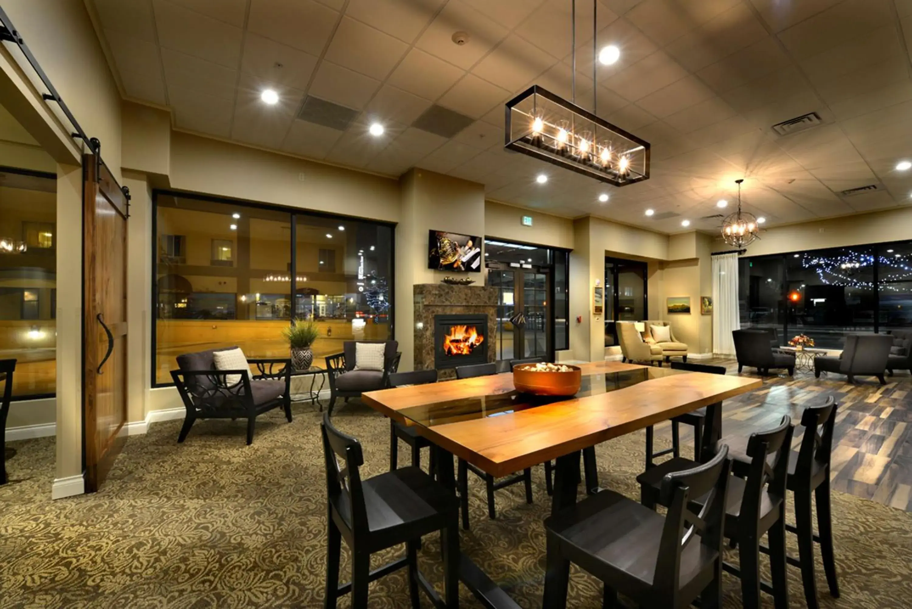 Lobby or reception in Hotel Maison Yakima Tapestry Collection by Hilton Lobby or reception in Hotel Maison Yakima Tapestry Collection by Hilton