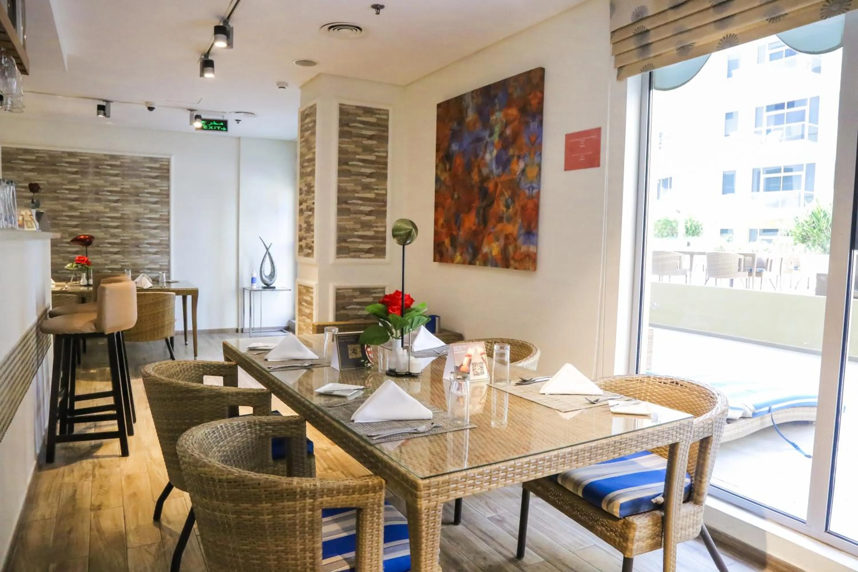 Restaurant/places to eat in Gulf Suites Hotel Amwaj