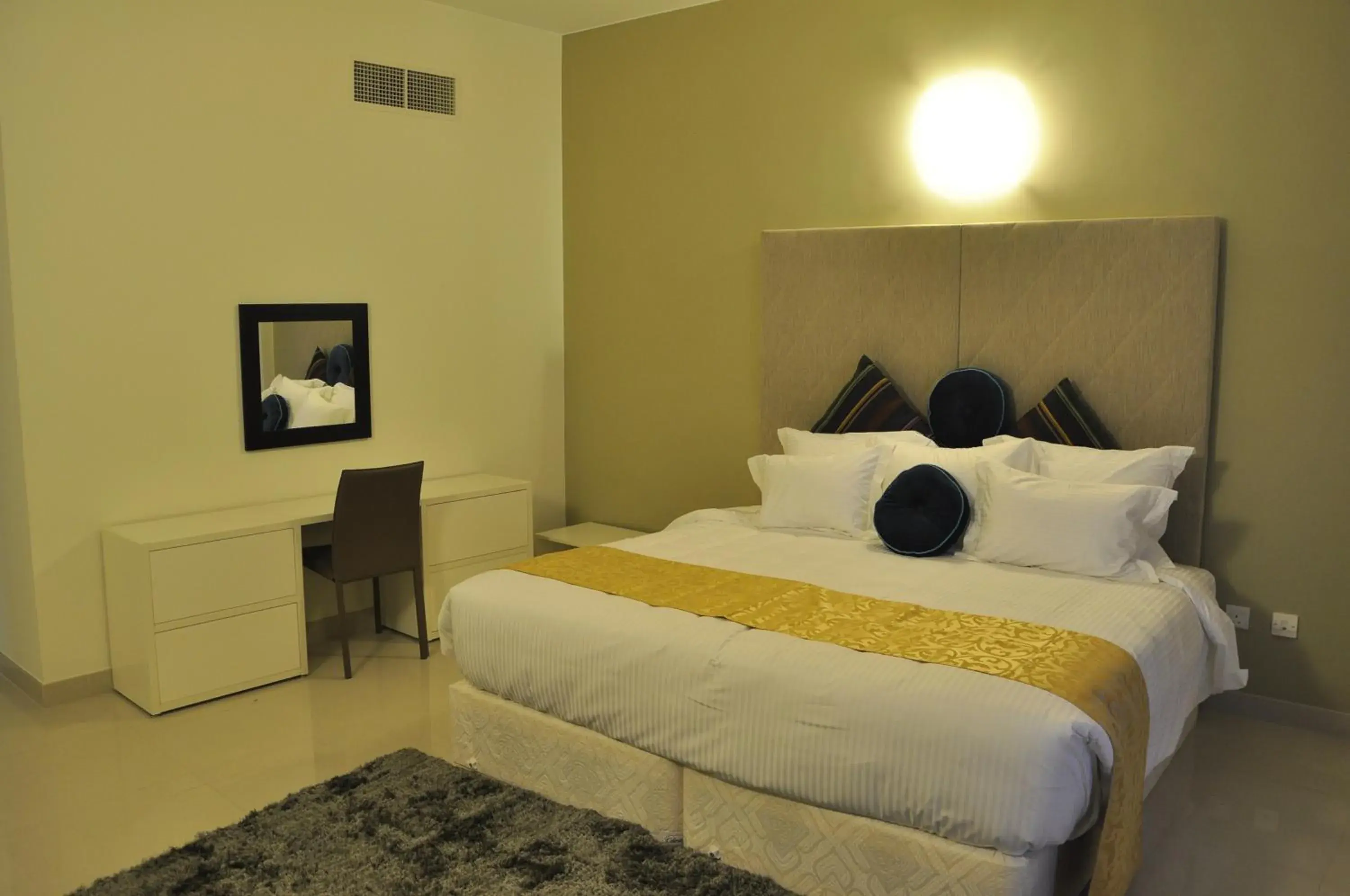 Bedroom, Bed in Gulf Suites Hotel Amwaj